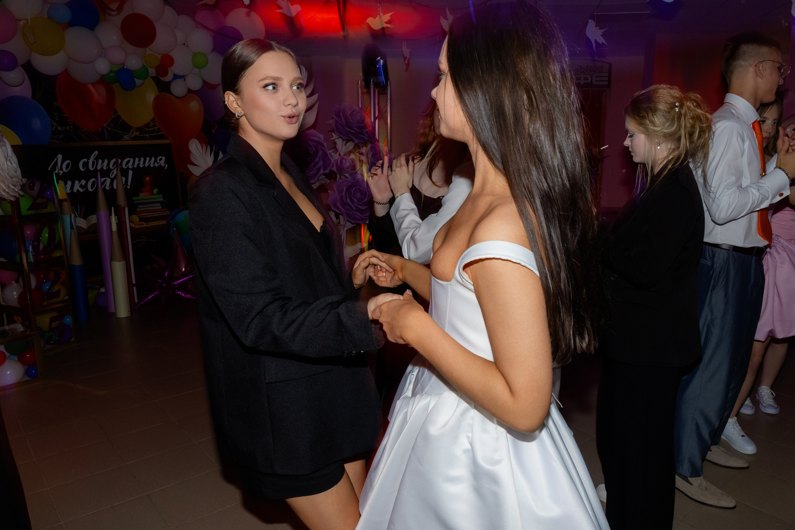 Школьный выпускной 2025 год в Минске, Беларуси. Свадебный фотограф в Минске/Беларуси Сергей Спиридонов