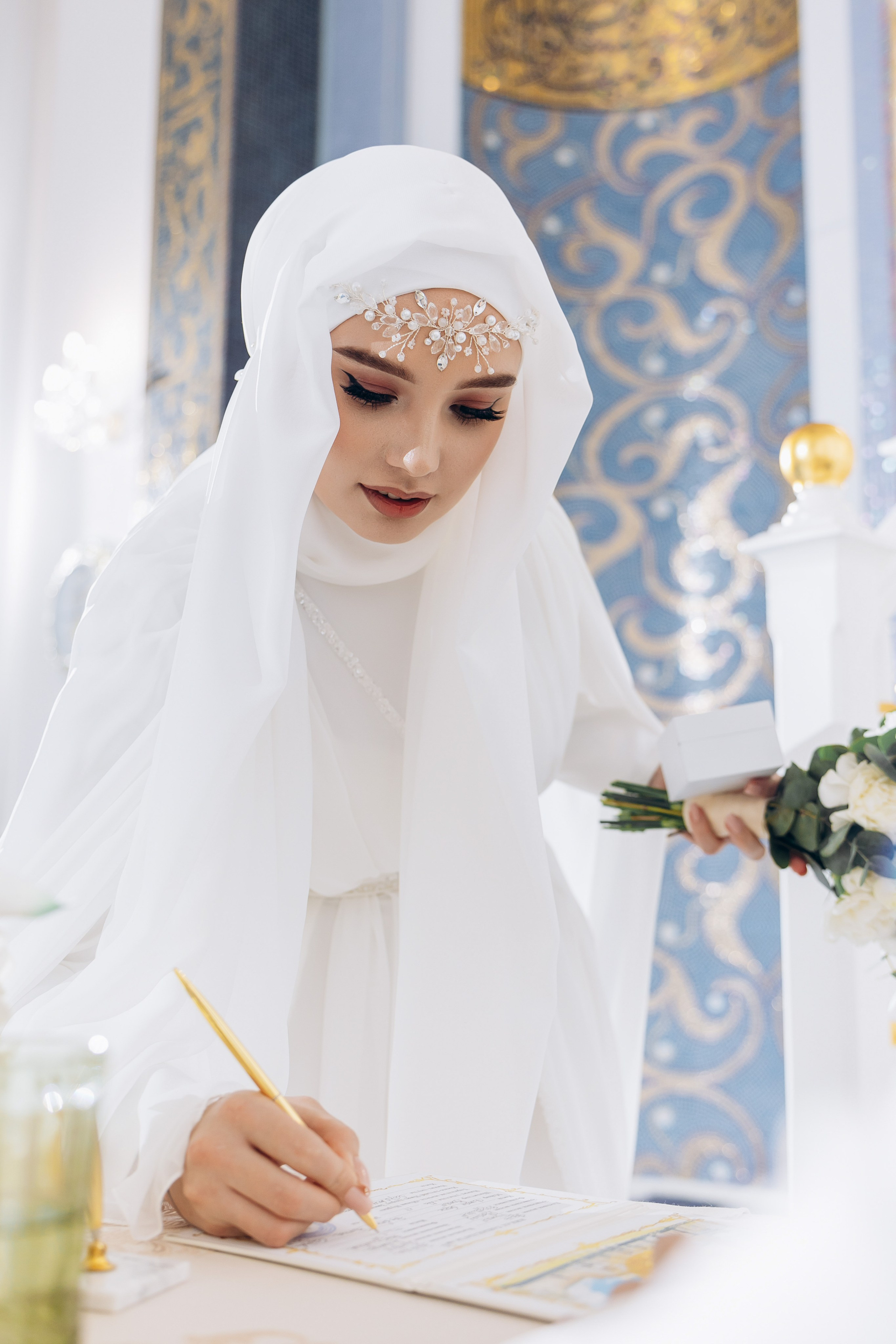 никах в мечети Иман Нуры,, фотосессия в мечети Иман Нуры, фотограф на никах в Казани Ranas4you, образ невесты на никах, завязывание платка Казань, платье на никах Казань