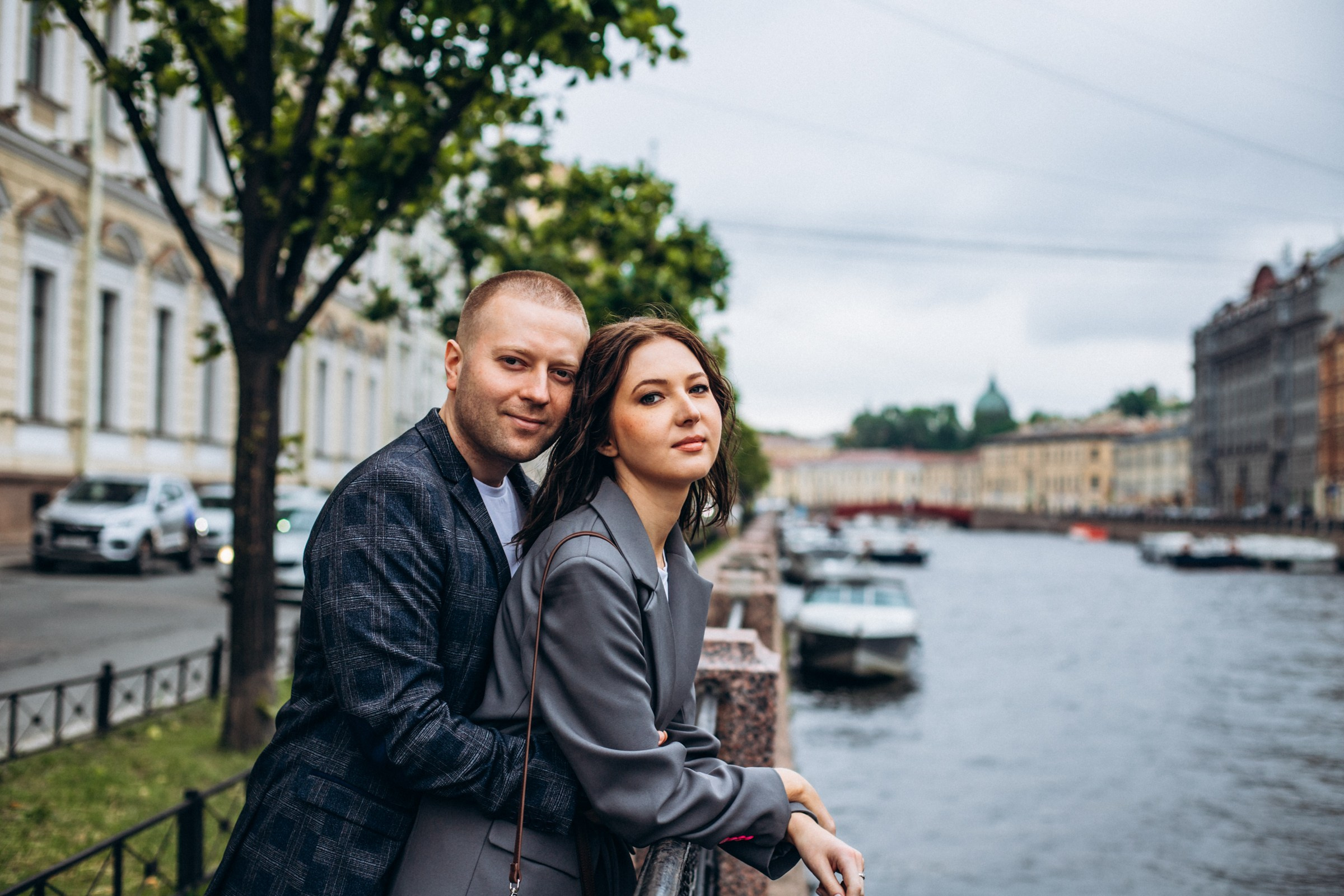 Боря и Оксана в июне. Фотопрогулка в Петербурге. Индивидуальный и семейный фотограф в Санкт-Петербурге