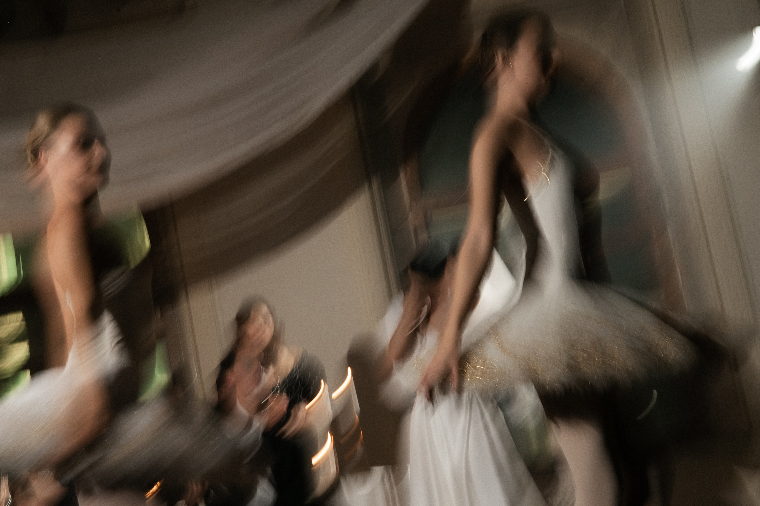 Камерный свадебный ужин при свечах в старинном особняке в фотостудии 21. Kult. Ярослава Ерина — свадебный фотограф в Москве