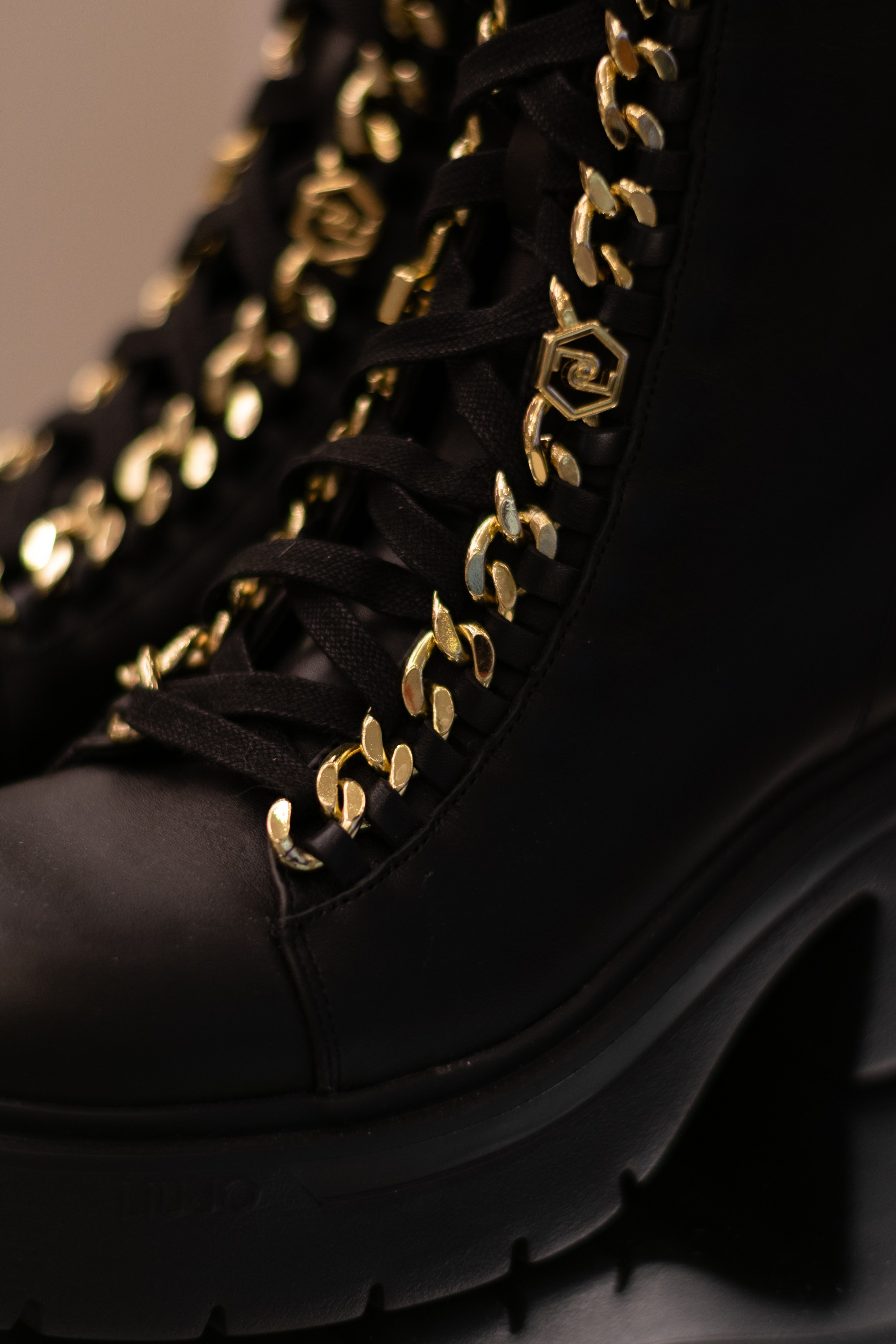 Для организаций. Предметная фотосессия для обувного магазина Capsula. Фотограф/видеограф Богдан Голованов