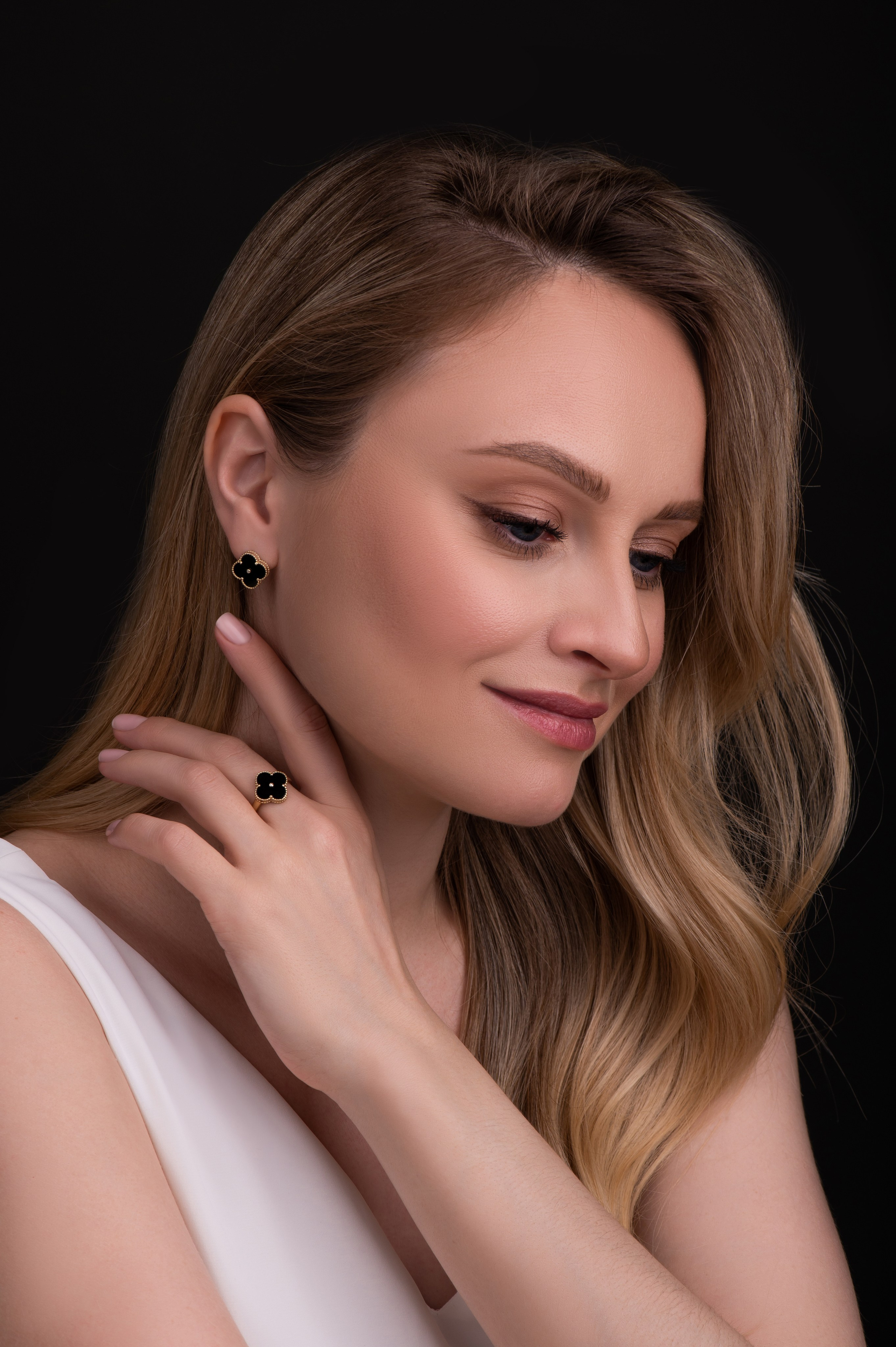 Съемка ювелирных украшений в Санкт-Петербурге. Фотосессия для маркетплейсов