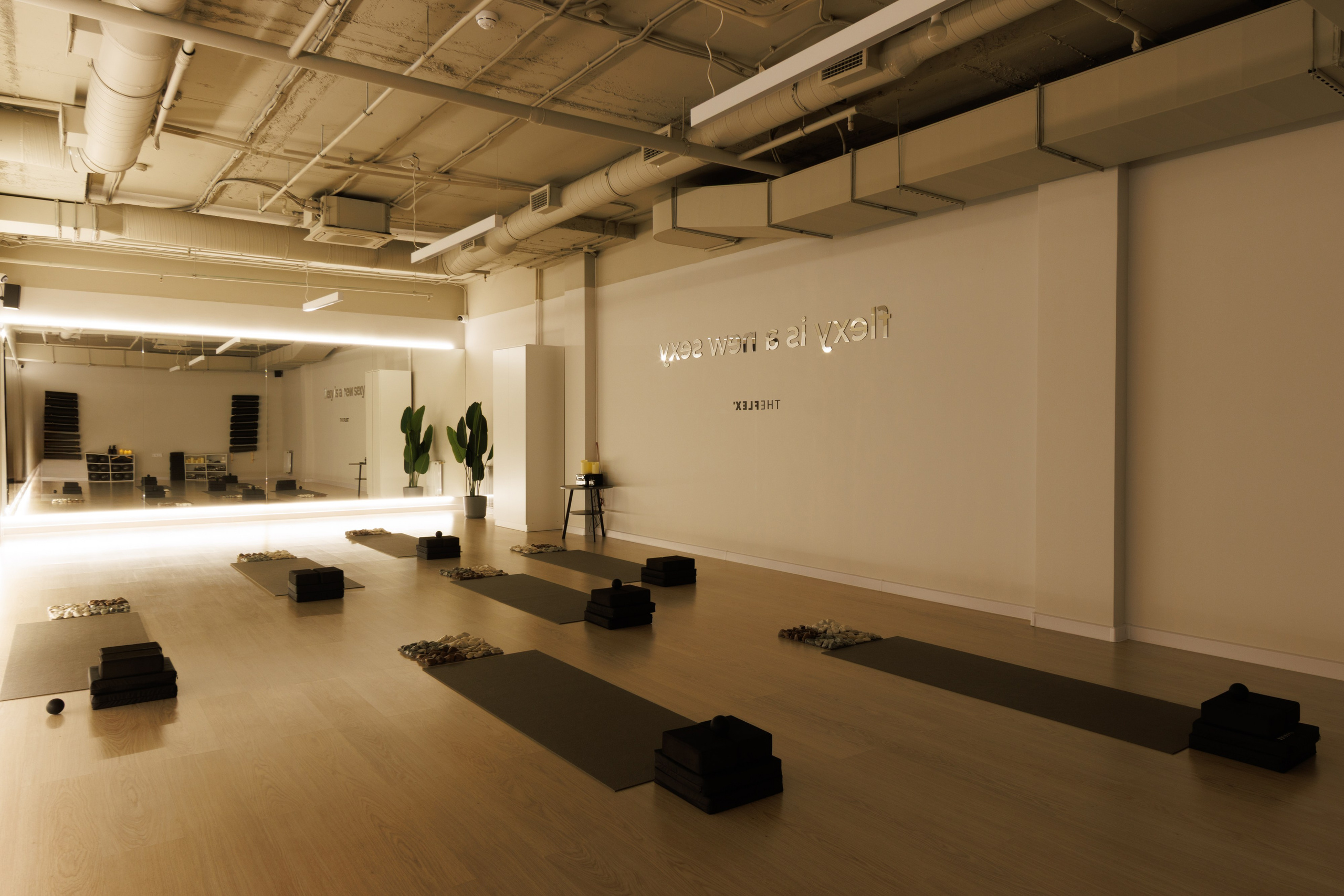 Интерьерная. Предметный и модельный фотограф Хасаншин Дамир