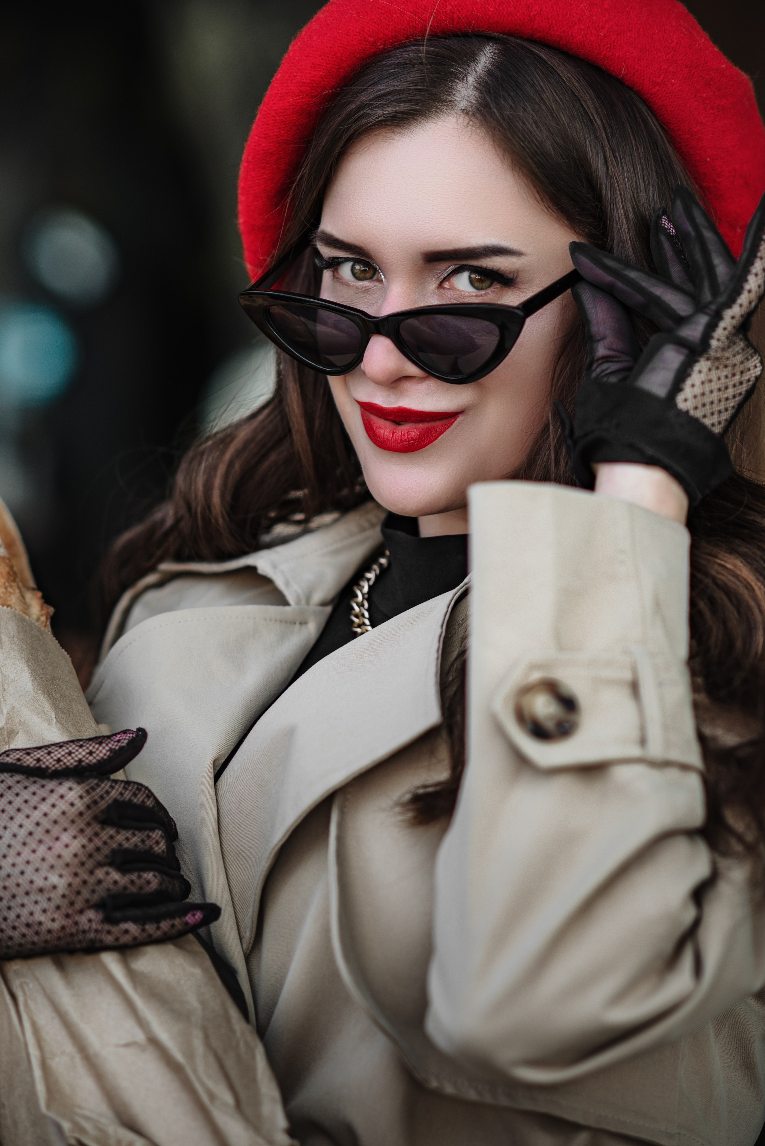 Портретная фотосессия в городе. Красивая девушка в кафе. Фотограф в Симферополе и по Крыму Ольга Топоривская.