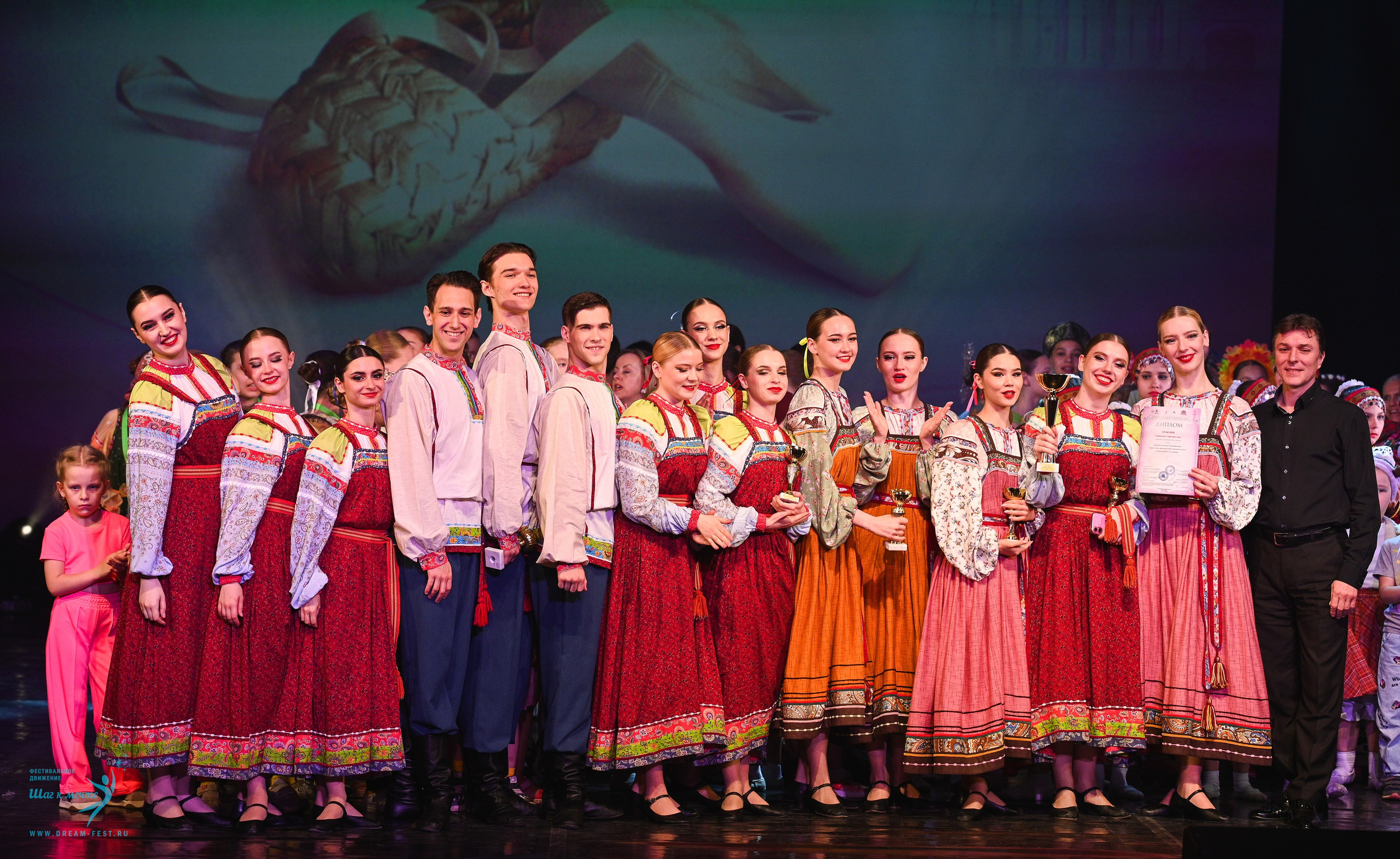 24.05.2025 «Мир под названием — Искусство танца» Фестивальное движение «Шаг к мечте» г. Кострома. Медиастудия Фото Концепт