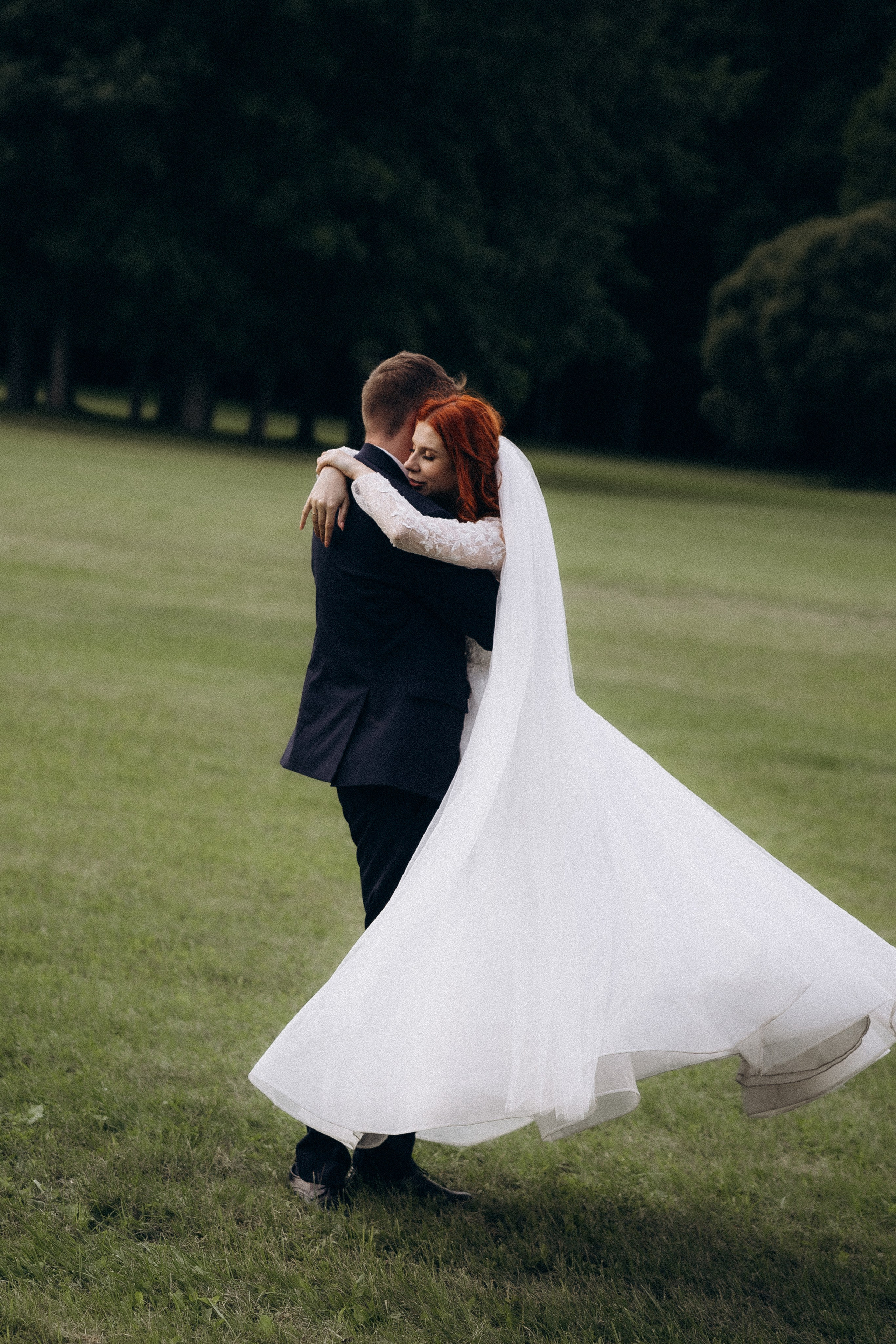 Фотосессия свадьбы Ивана и Александры в парке Горки Ленинские