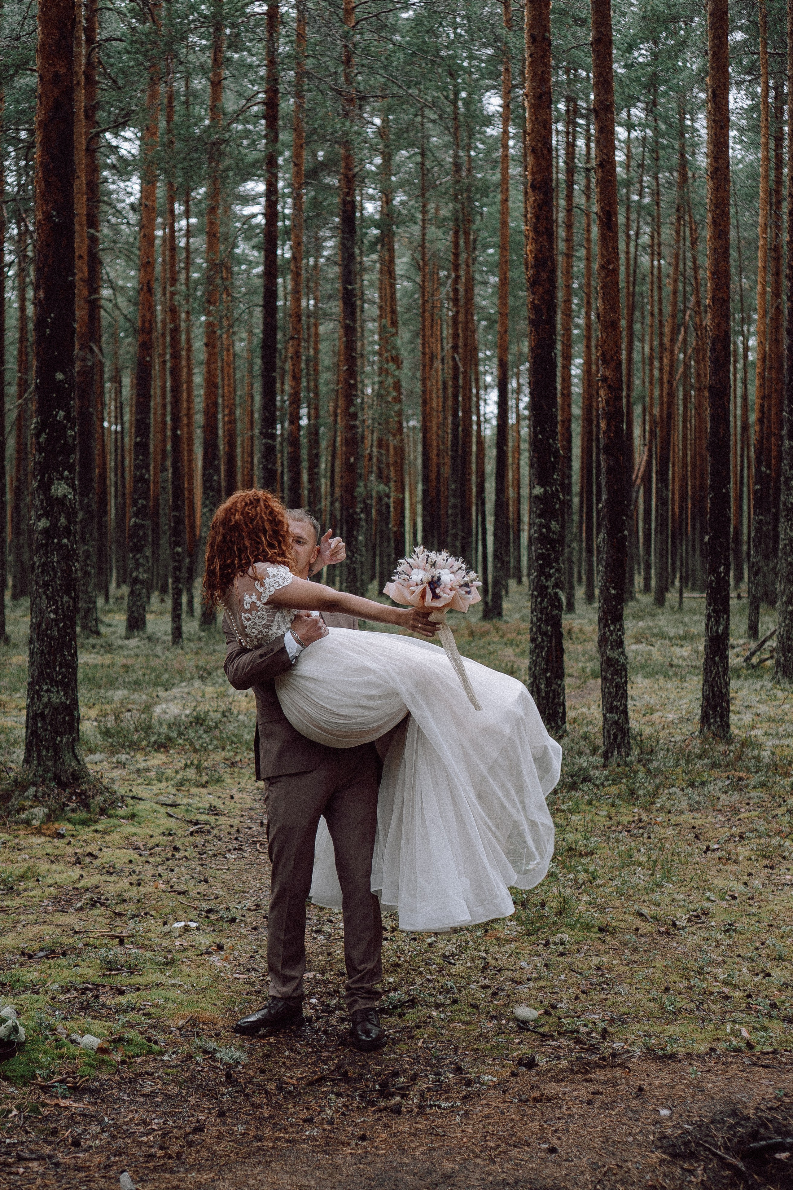 СВАДЕБНАЯ ФОТОСЕССИИЯ ПАРЫ В ГОРОДЕ ПРИОЗЕРСК В СОСНОВОМ ЛЕСУ И С ПИКАПОМ. Профессиональный фотограф, Санкт-Петербург — Виктория Богомолова