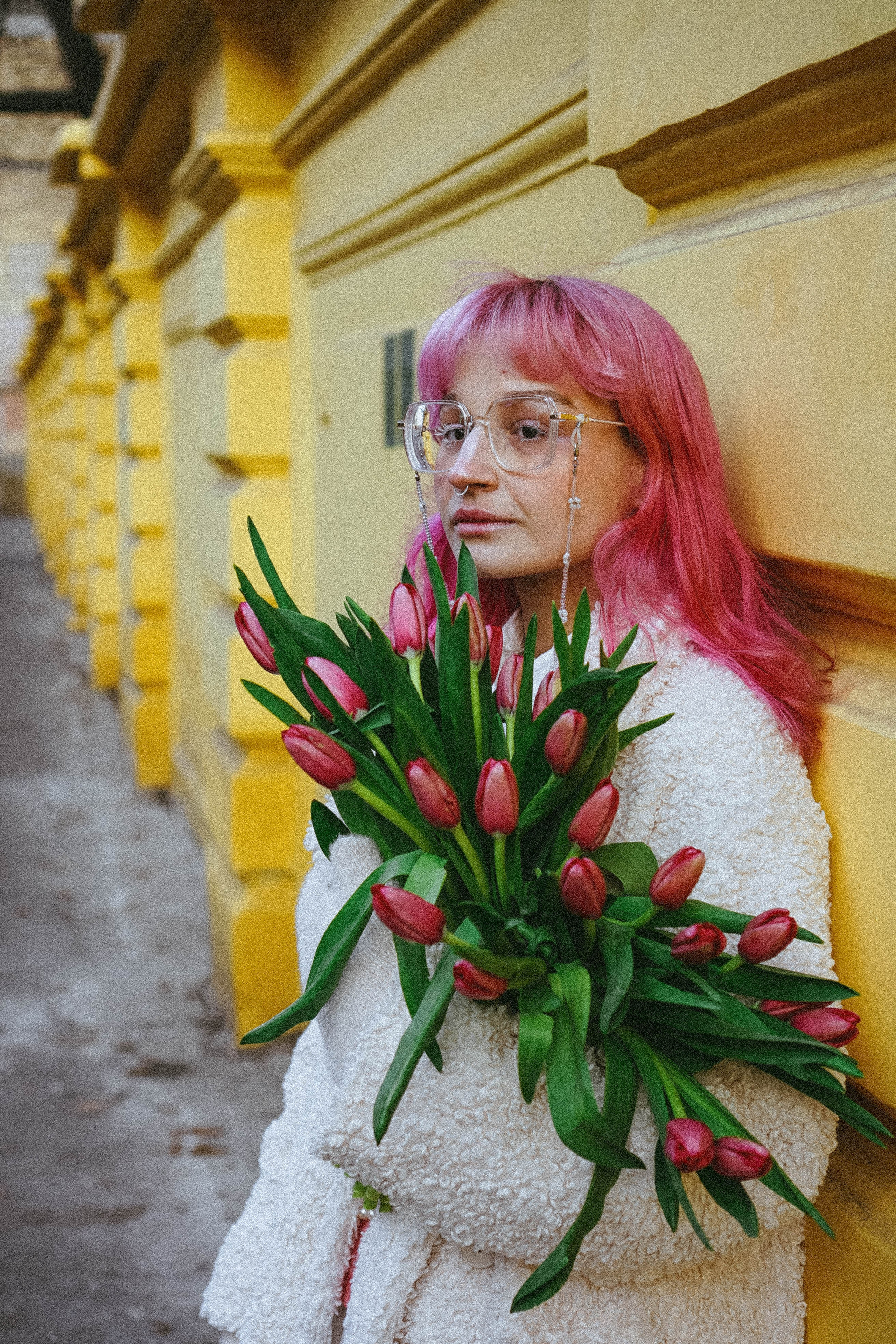 Прогулочная фотосессия с тюльпанами. Профессиональный фотограф, Санкт-Петербург — Виктория Богомолова