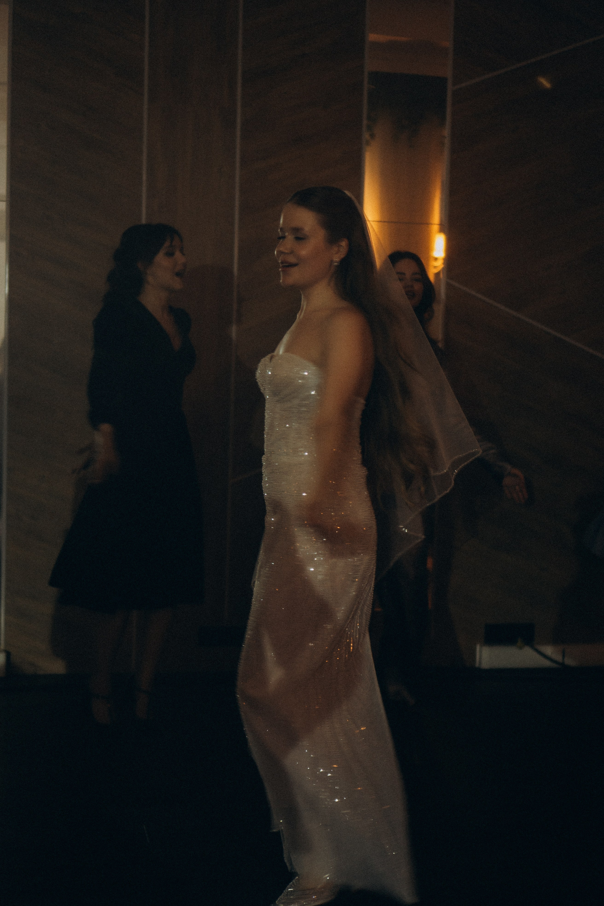 СВАДЕБНАЯ СЬЕМКА СБОРОВ В ОТЕЛЕ И ВЫЕЗД НА ЦЕРЕМОНИЮ (СНЯТО В СИБИРЕ В НИЖНЕВАРТОВСКЕ). Профессиональный фотограф, Санкт-Петербург — Виктория Богомолова