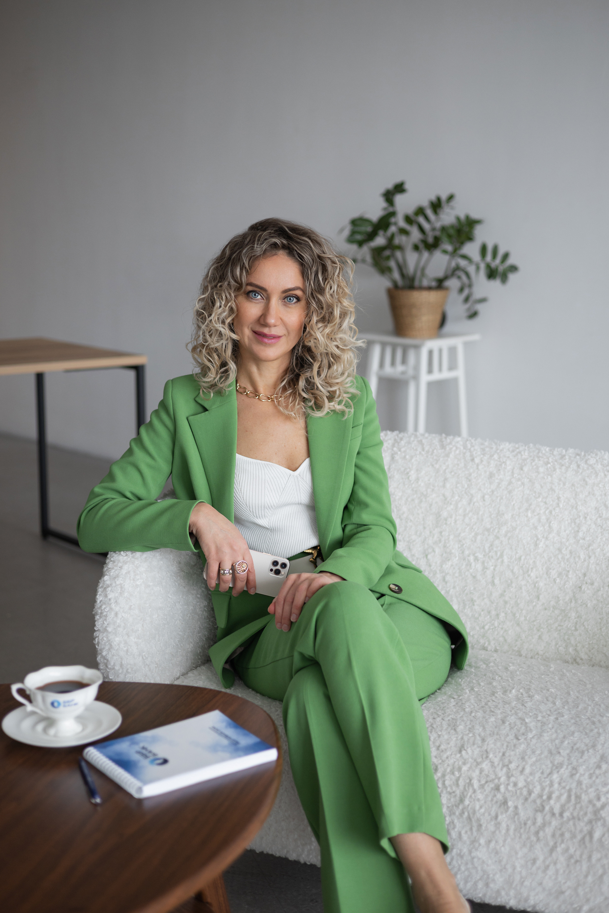 Деловой портрет. Портретный фотограф СПб, женский фотограф, минимализм и эстетика