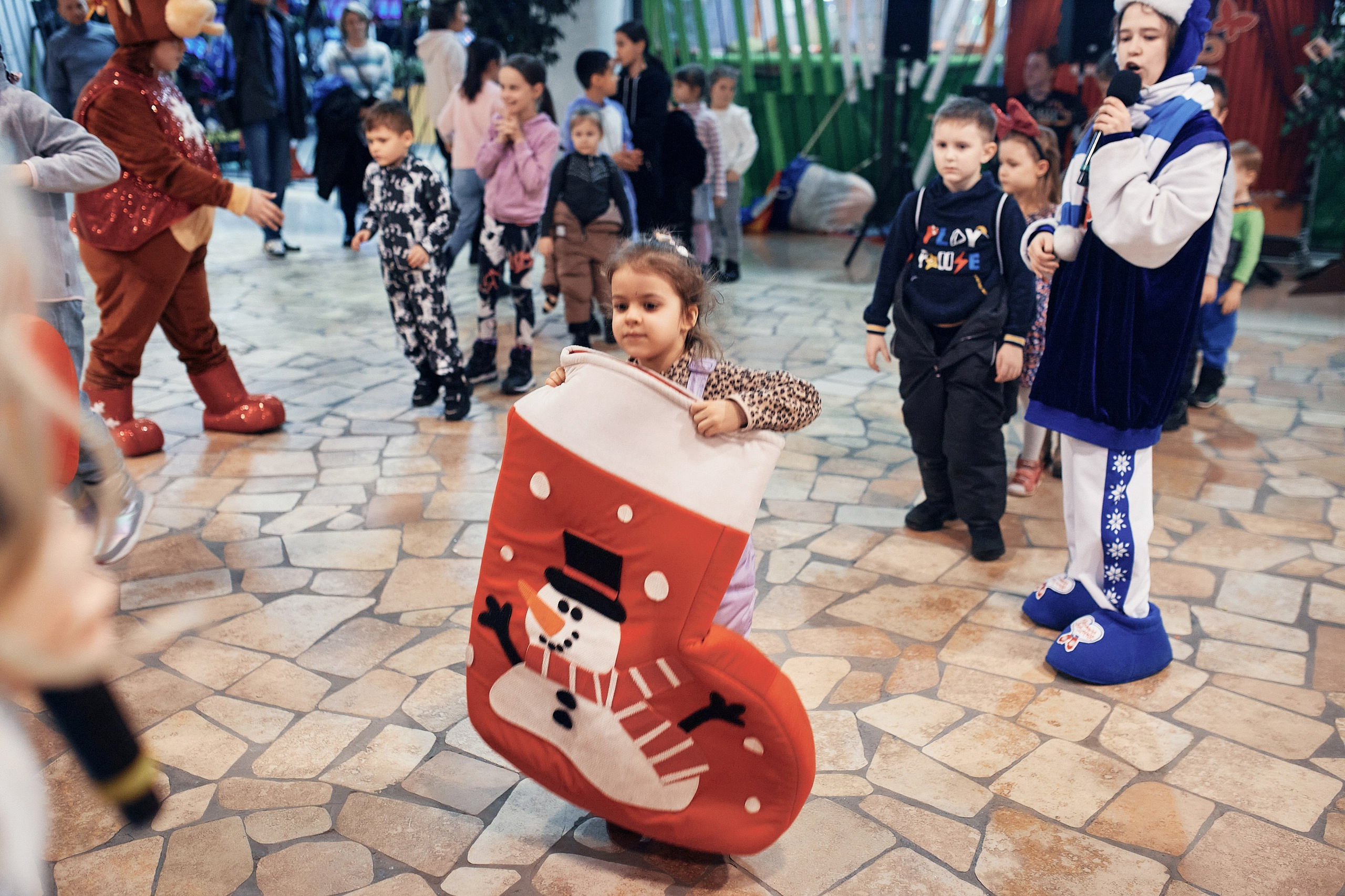 Детский новогодний праздник в ТЦ Июнь. Семейный и репортажной фотограф в Красноярске и Москве Виктор Бабинцев