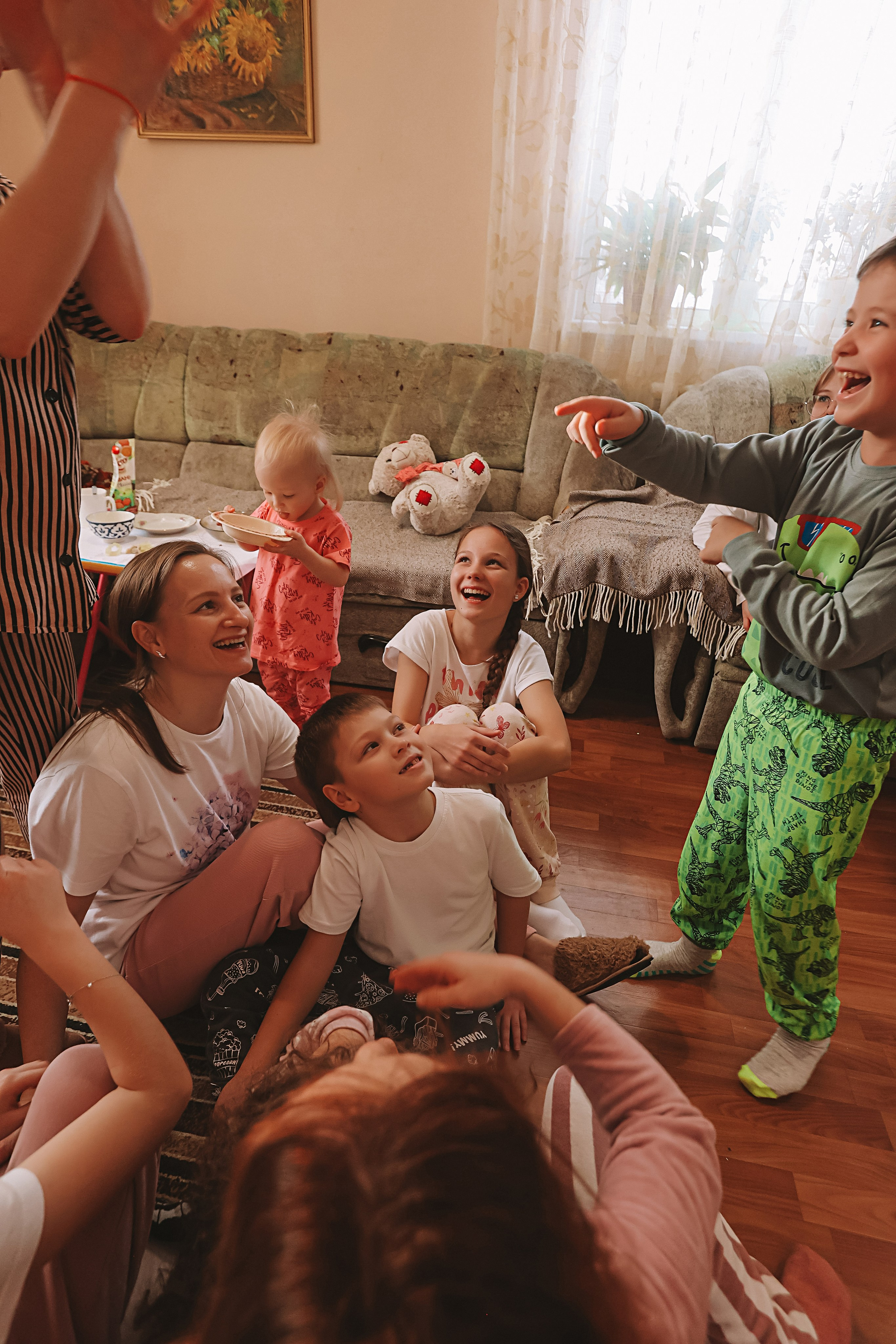 Большая семья репортаж. Семейный фотограф Тюмень, фотограф на роды Салмина Мария