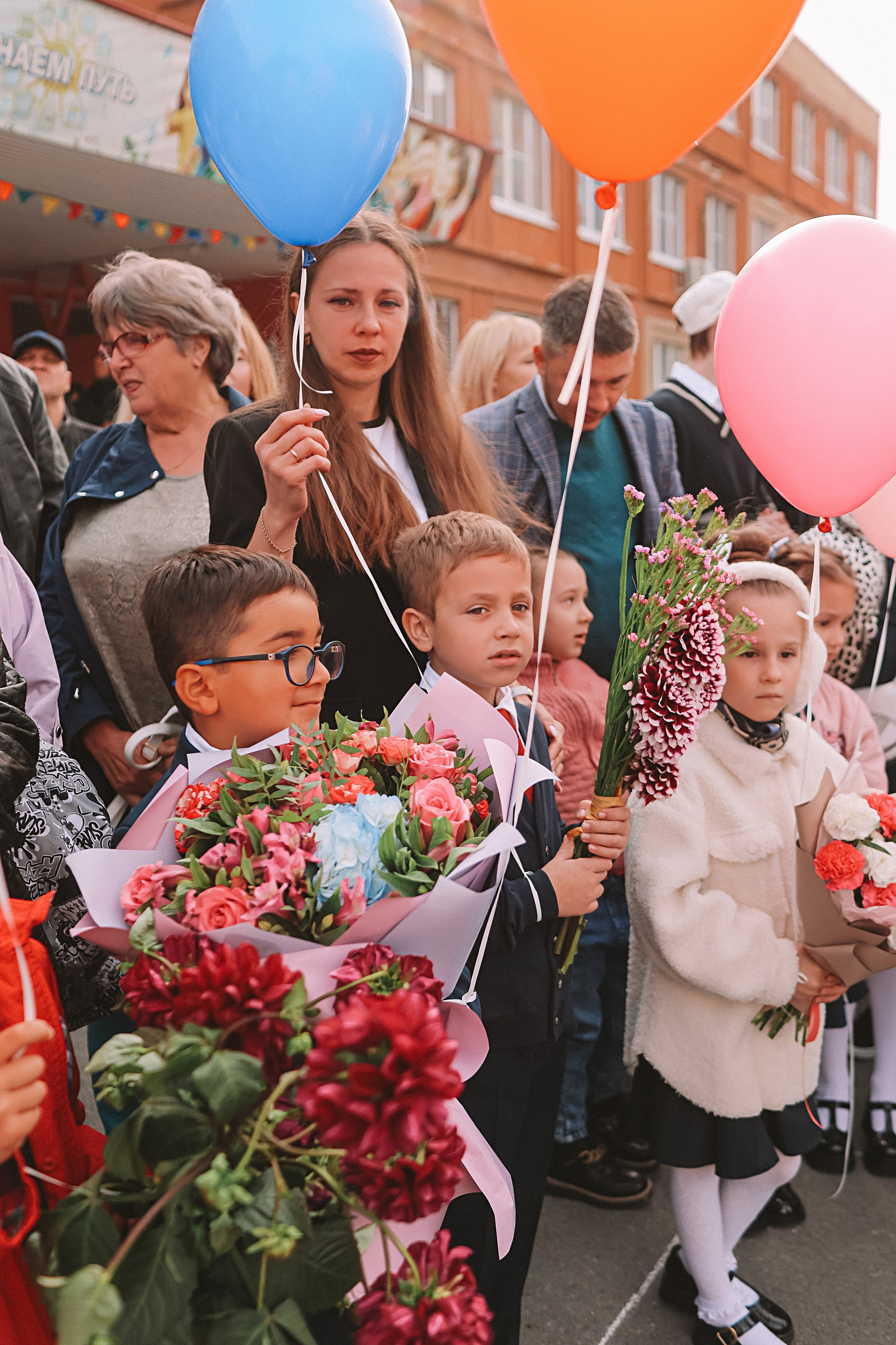 1 сентября линейка+кл час+портреты. Семейный фотограф Тюмень, фотограф на роды Салмина Мария
