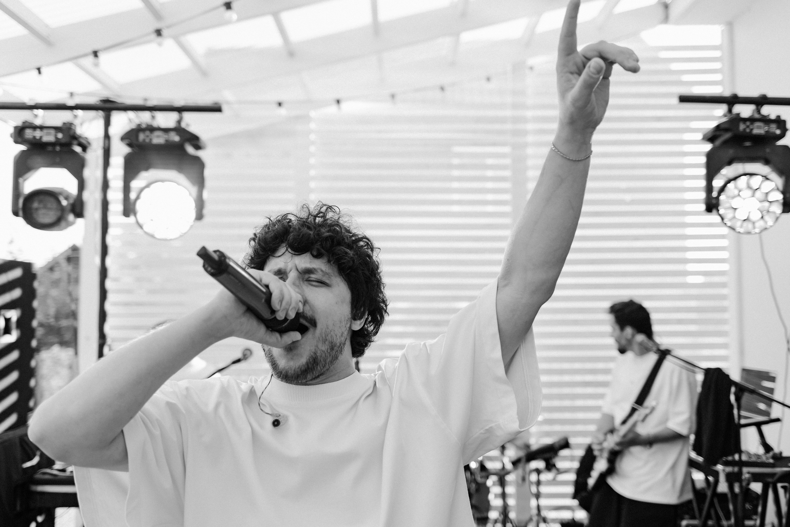 Плюс тридцать градусов на лужайке. Фотограф Андрей Куськало