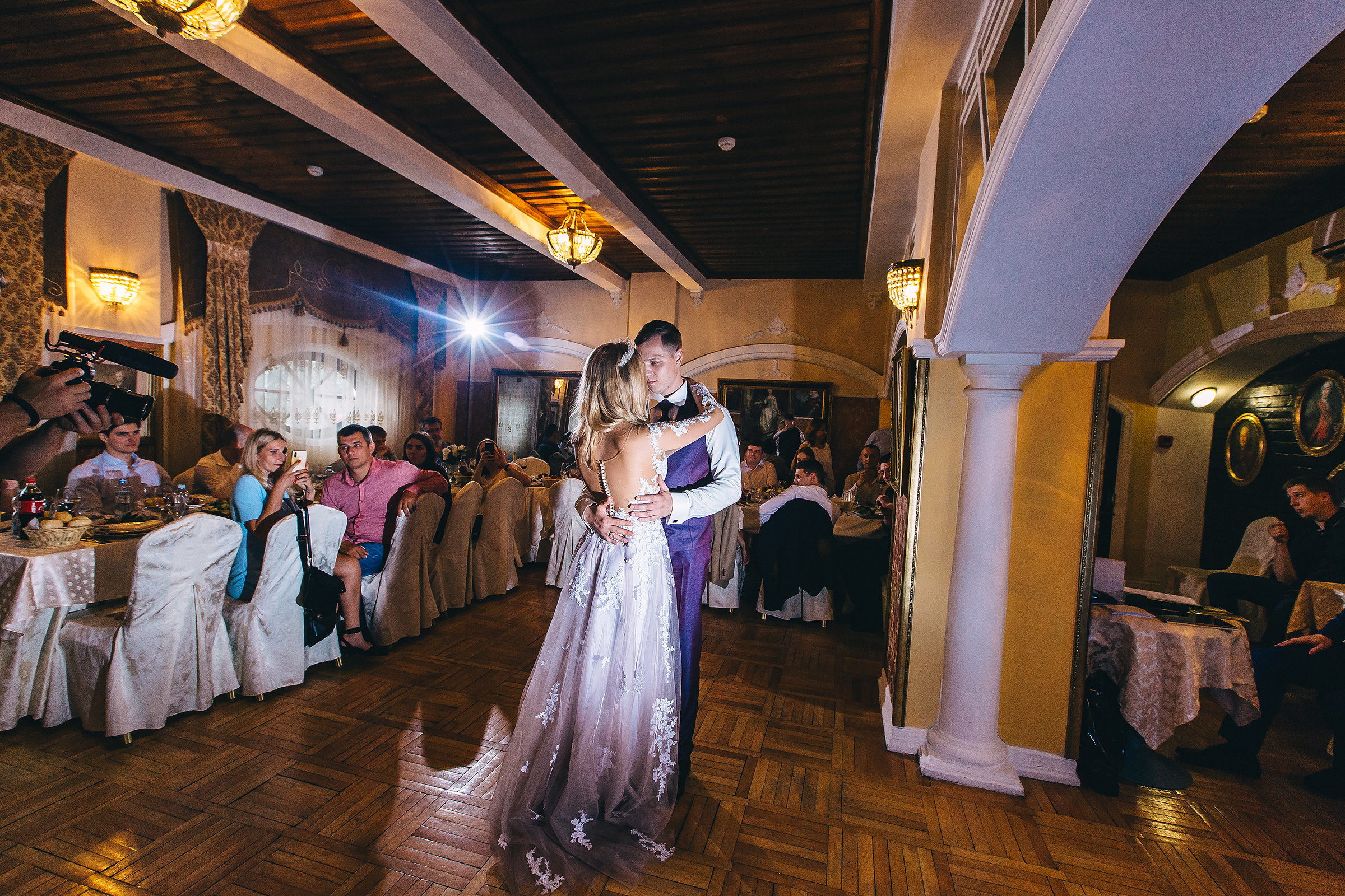 Поднимая бокалы с шампанским. Душевный фотограф Ваших самых ярких событий Марина Погребняк