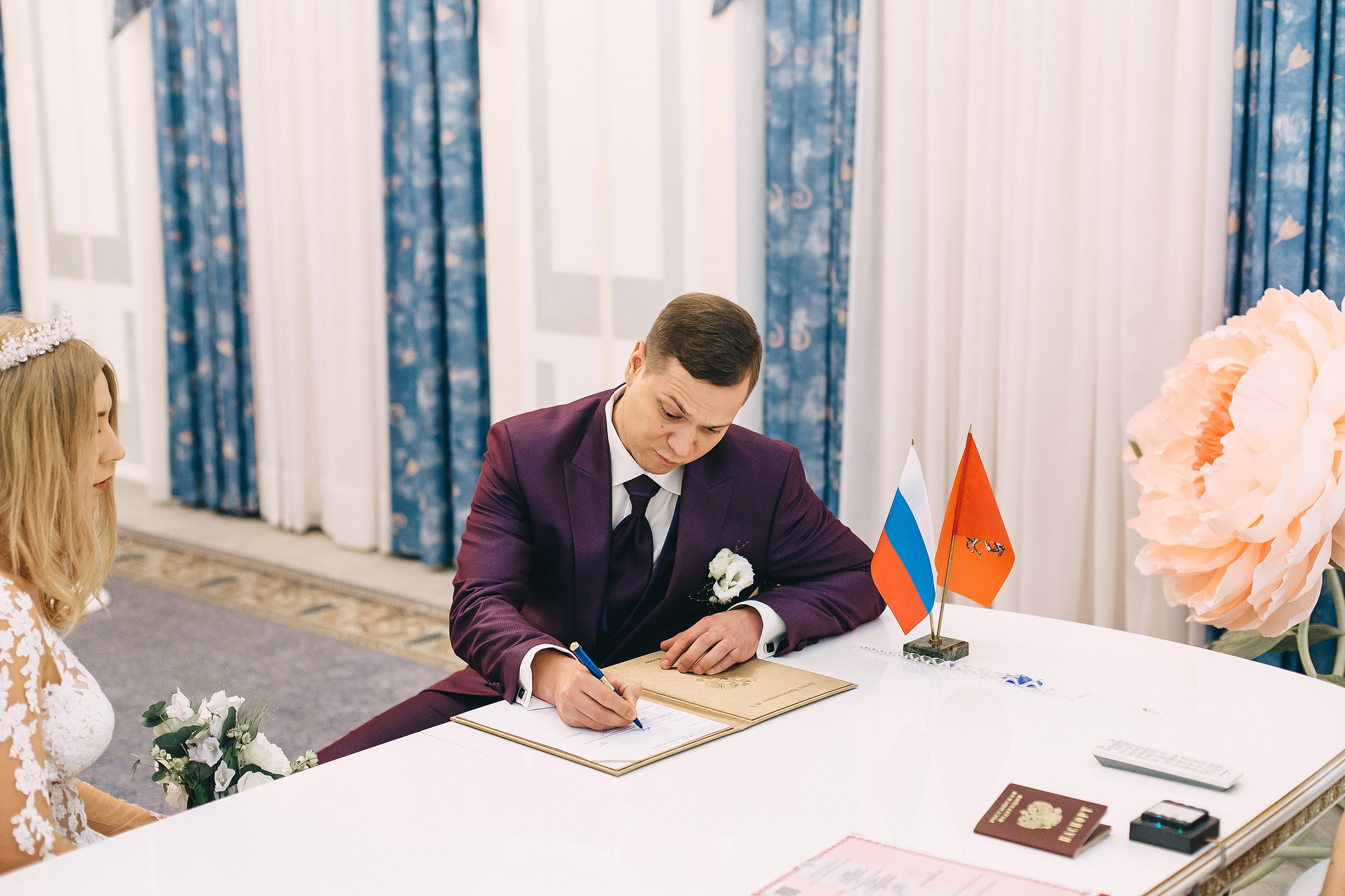 Поднимая бокалы с шампанским. Душевный фотограф Ваших самых ярких событий Марина Погребняк