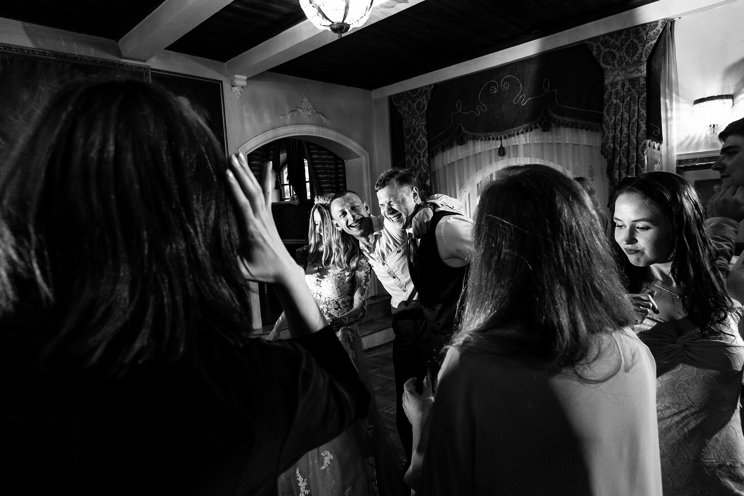 Поднимая бокалы с шампанским. Душевный фотограф Ваших самых ярких событий Марина Погребняк