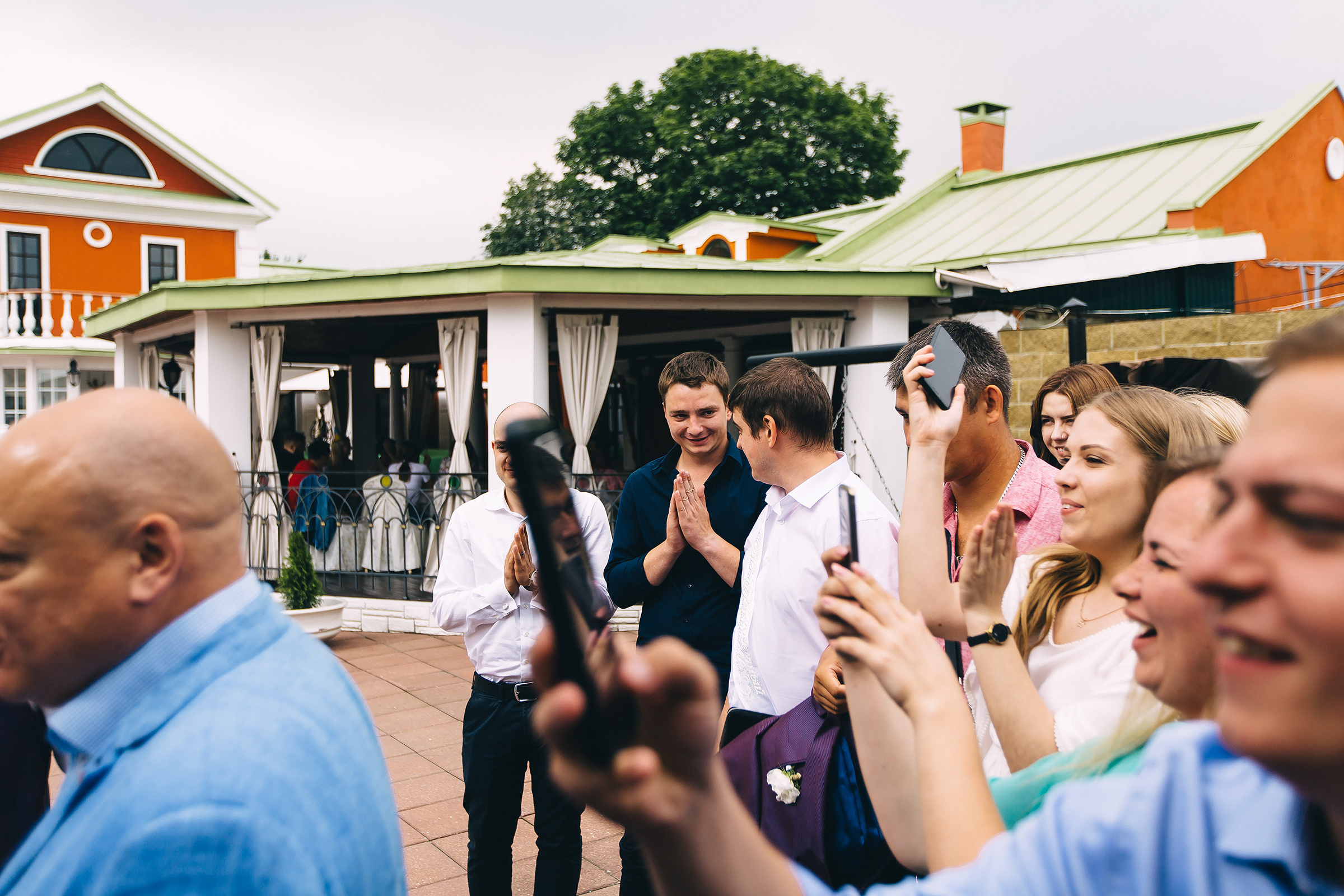 Поднимая бокалы с шампанским. Душевный фотограф Ваших самых ярких событий Марина Погребняк