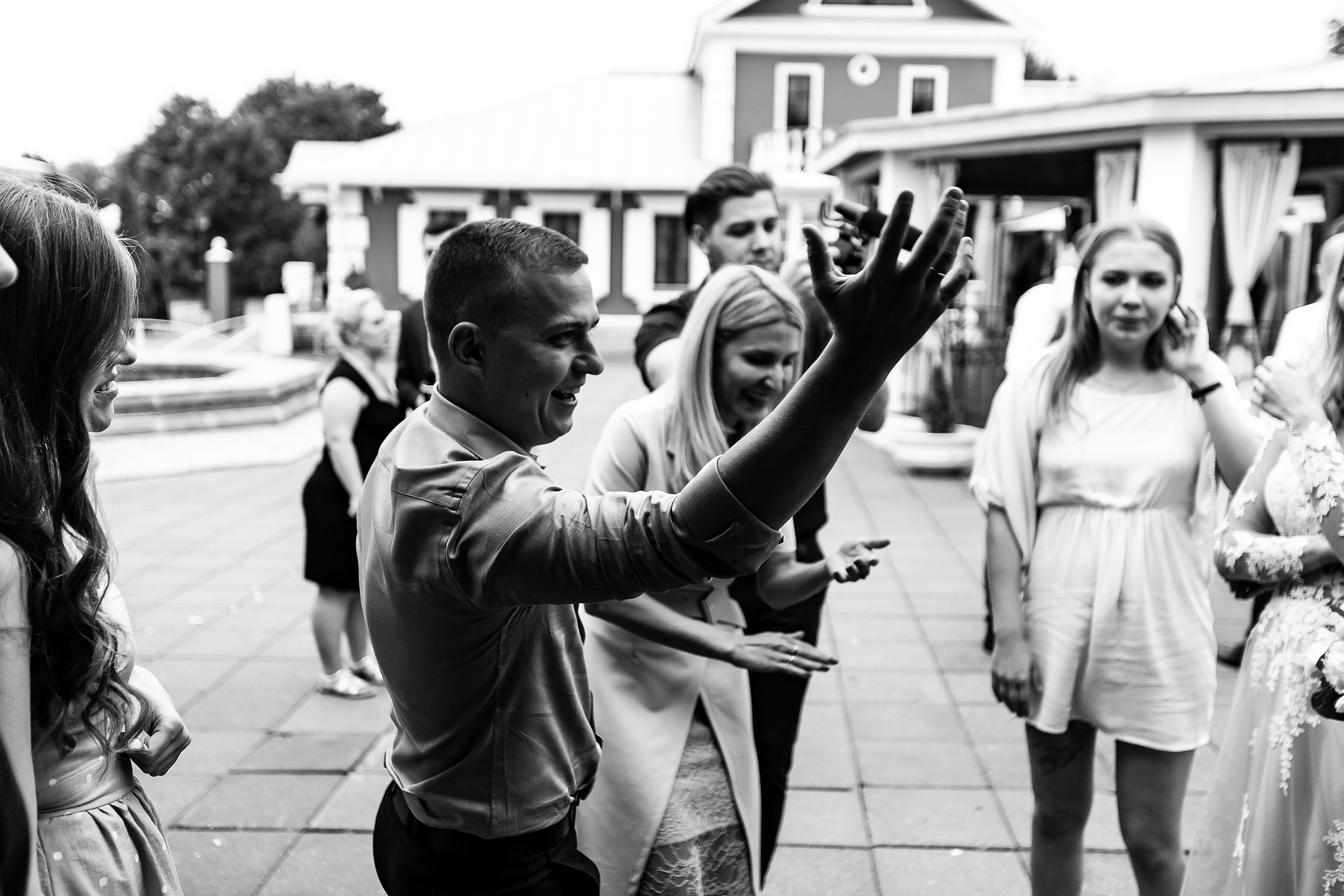 Поднимая бокалы с шампанским. Душевный фотограф Ваших самых ярких событий Марина Погребняк