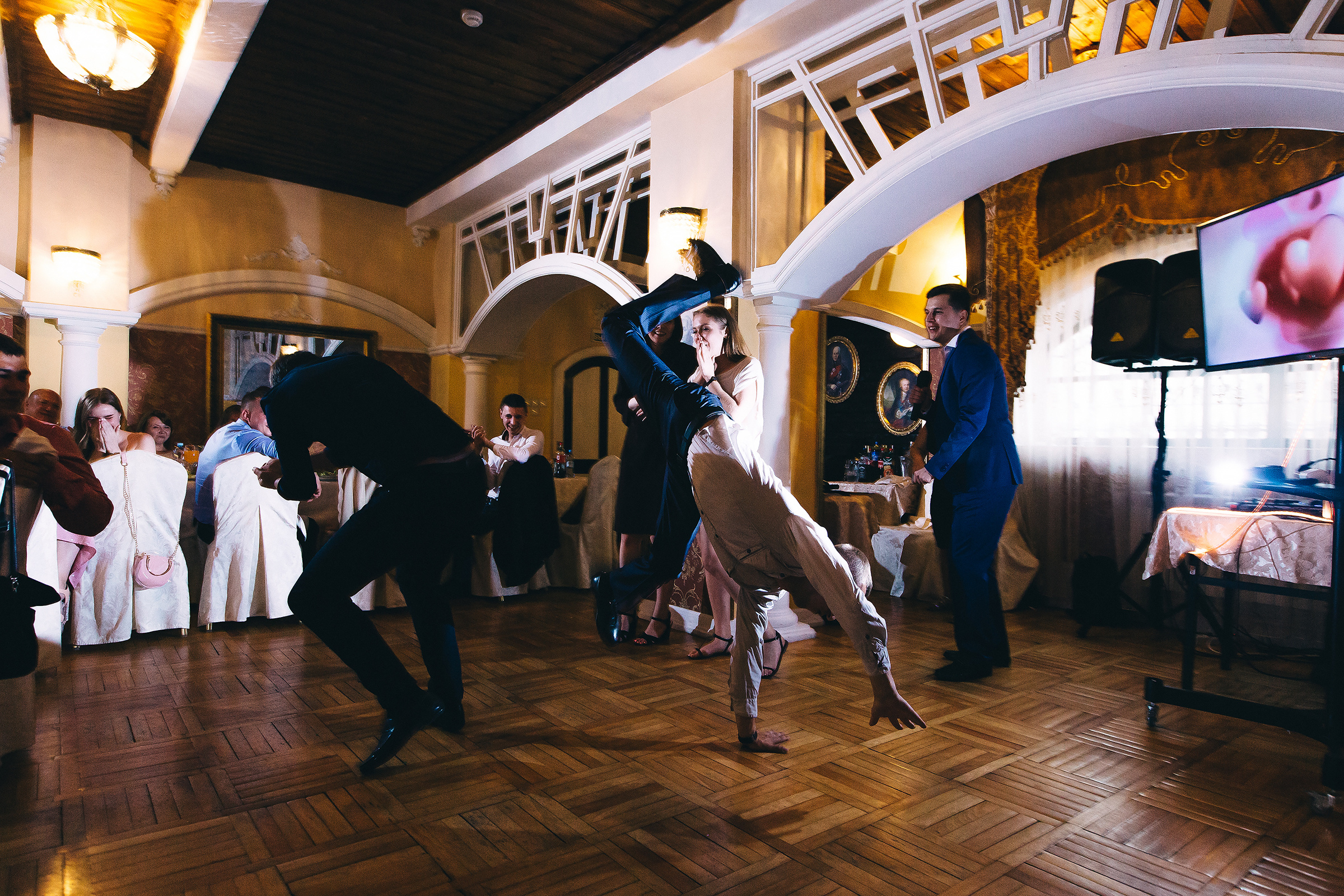 Поднимая бокалы с шампанским. Душевный фотограф Ваших самых ярких событий Марина Погребняк