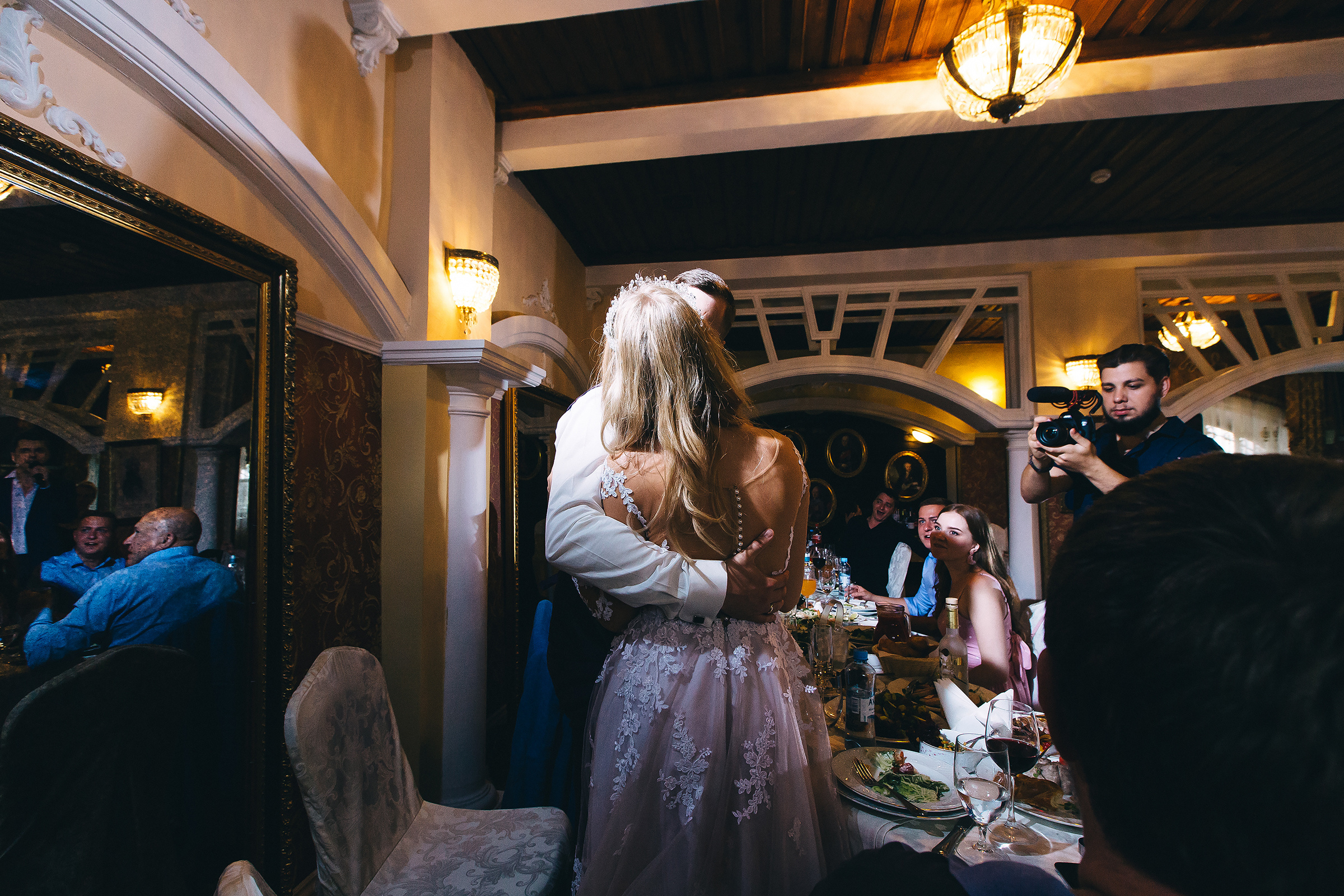 Поднимая бокалы с шампанским. Душевный фотограф Ваших самых ярких событий Марина Погребняк