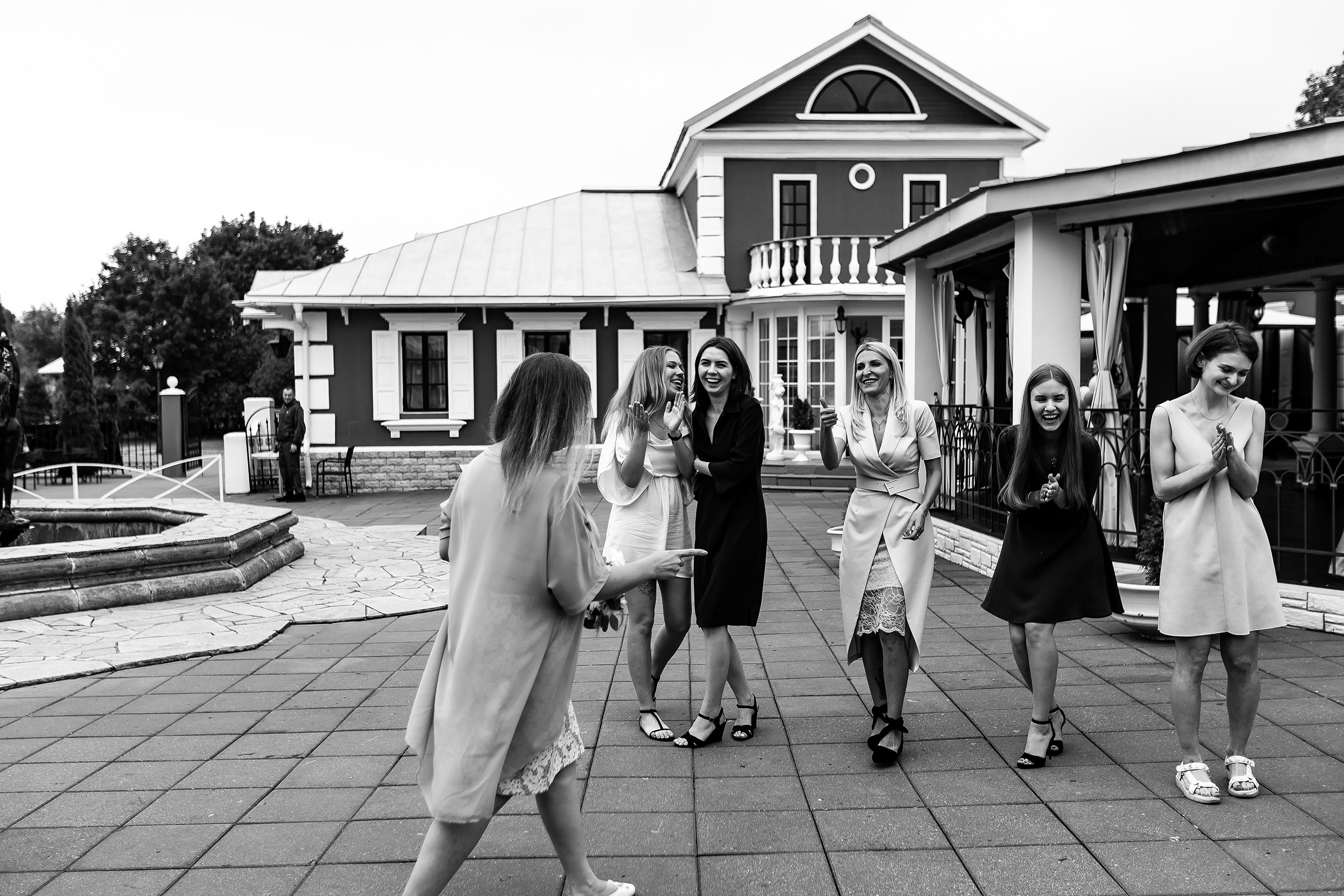 Поднимая бокалы с шампанским. Душевный фотограф Ваших самых ярких событий Марина Погребняк