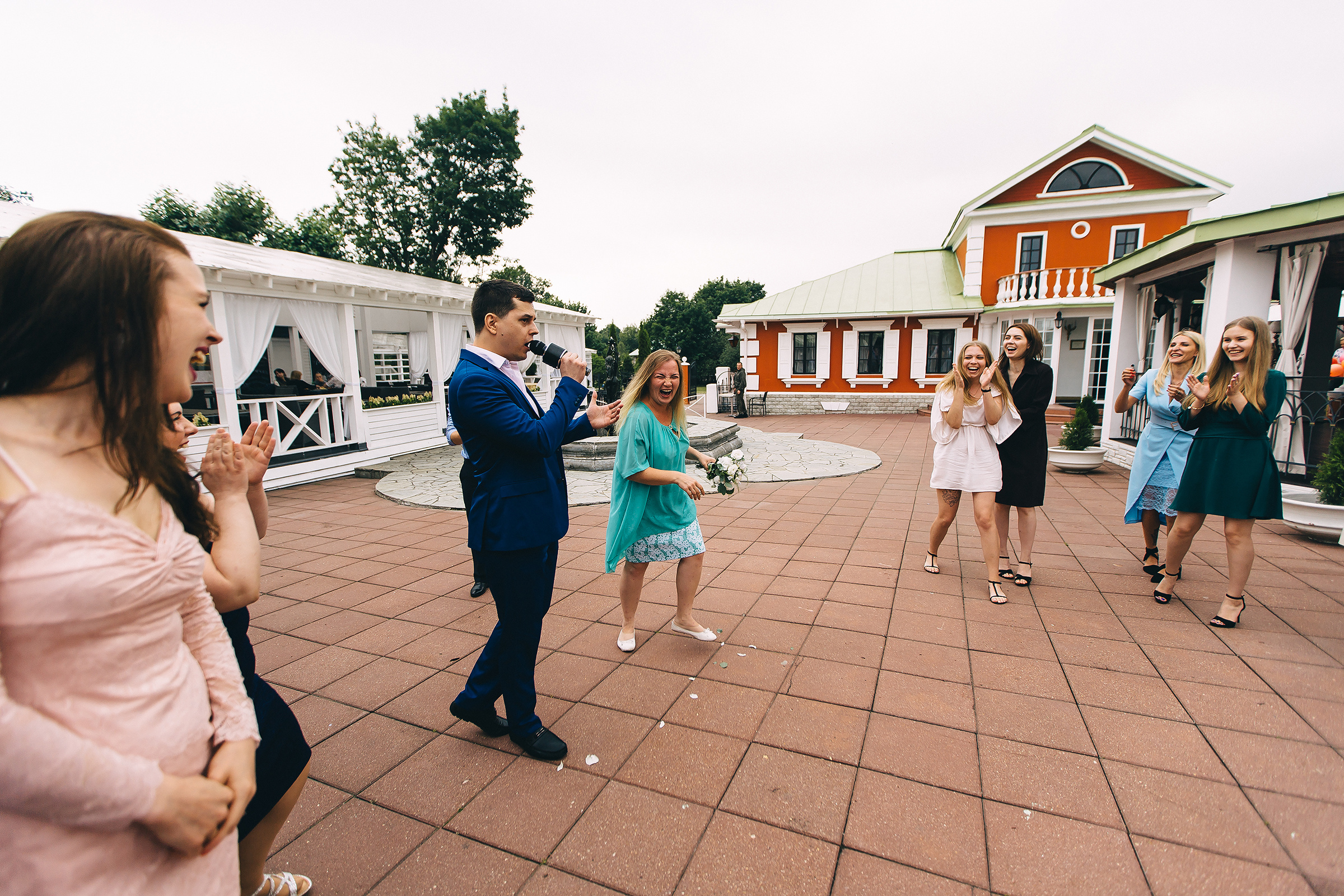 Поднимая бокалы с шампанским. Душевный фотограф Ваших самых ярких событий Марина Погребняк