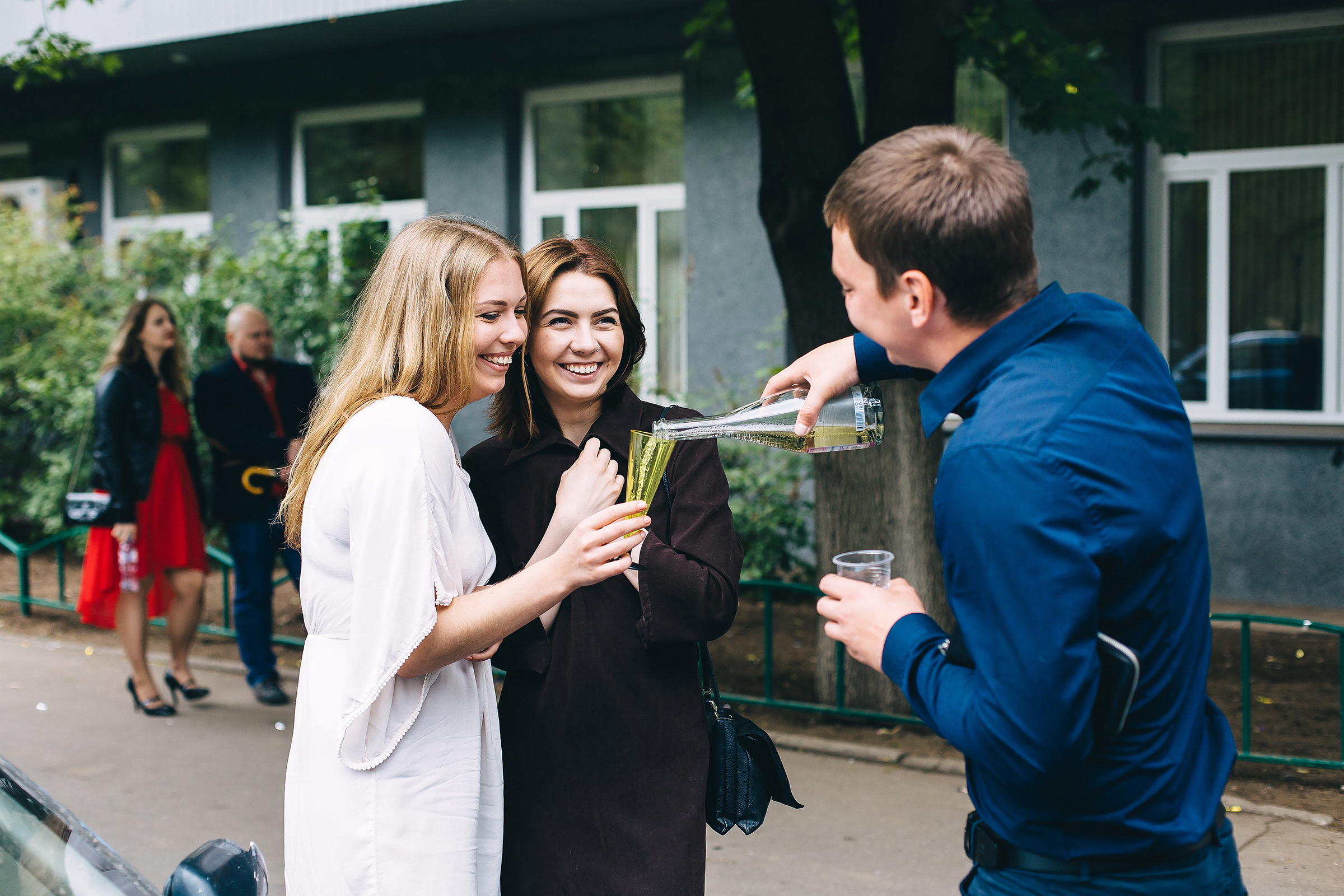 Поднимая бокалы с шампанским. Душевный фотограф Ваших самых ярких событий Марина Погребняк