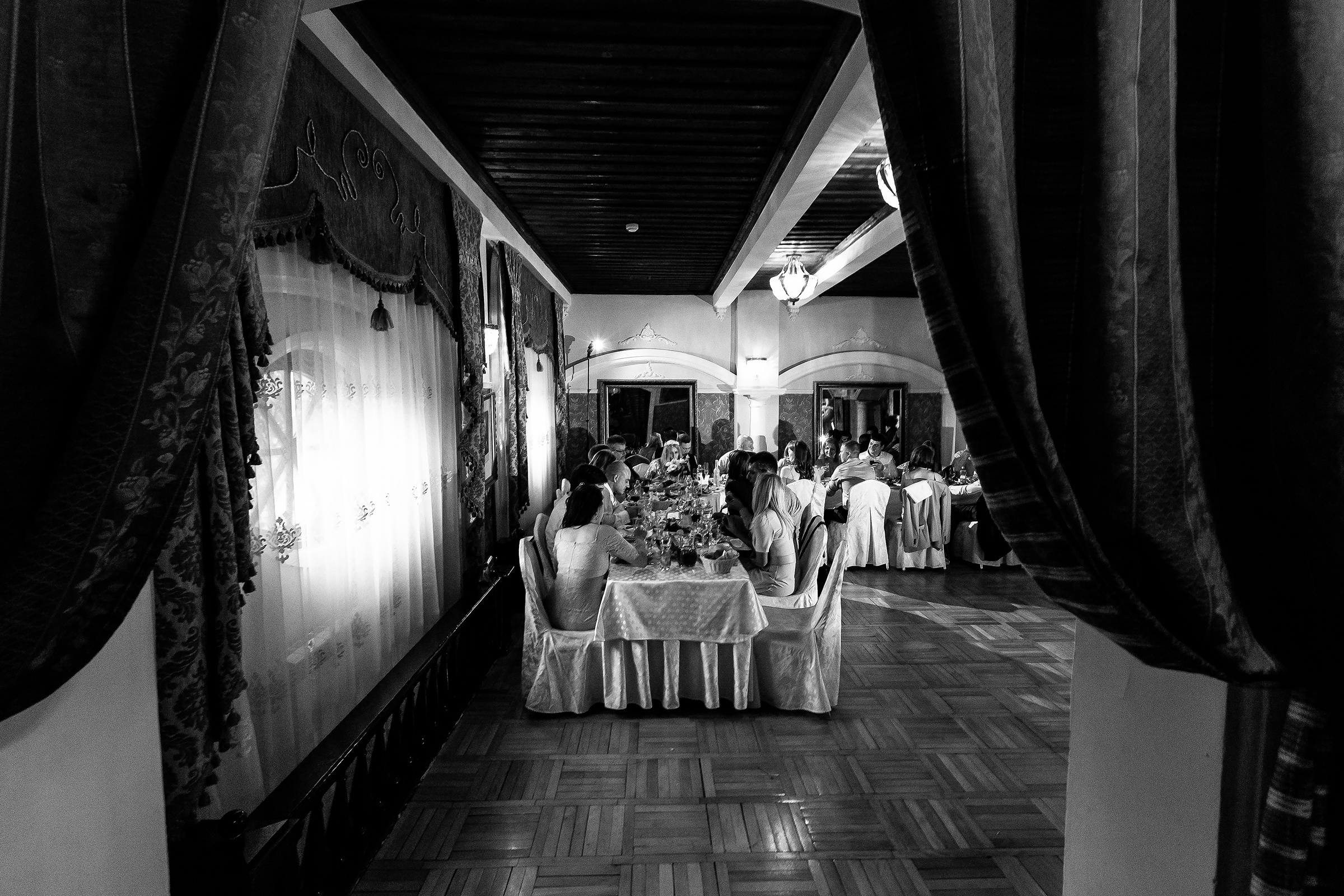 Поднимая бокалы с шампанским. Душевный фотограф Ваших самых ярких событий Марина Погребняк