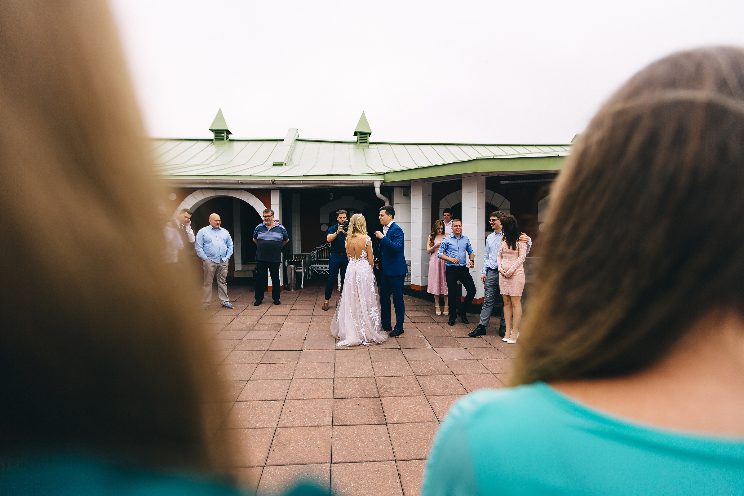 Поднимая бокалы с шампанским. Душевный фотограф Ваших самых ярких событий Марина Погребняк