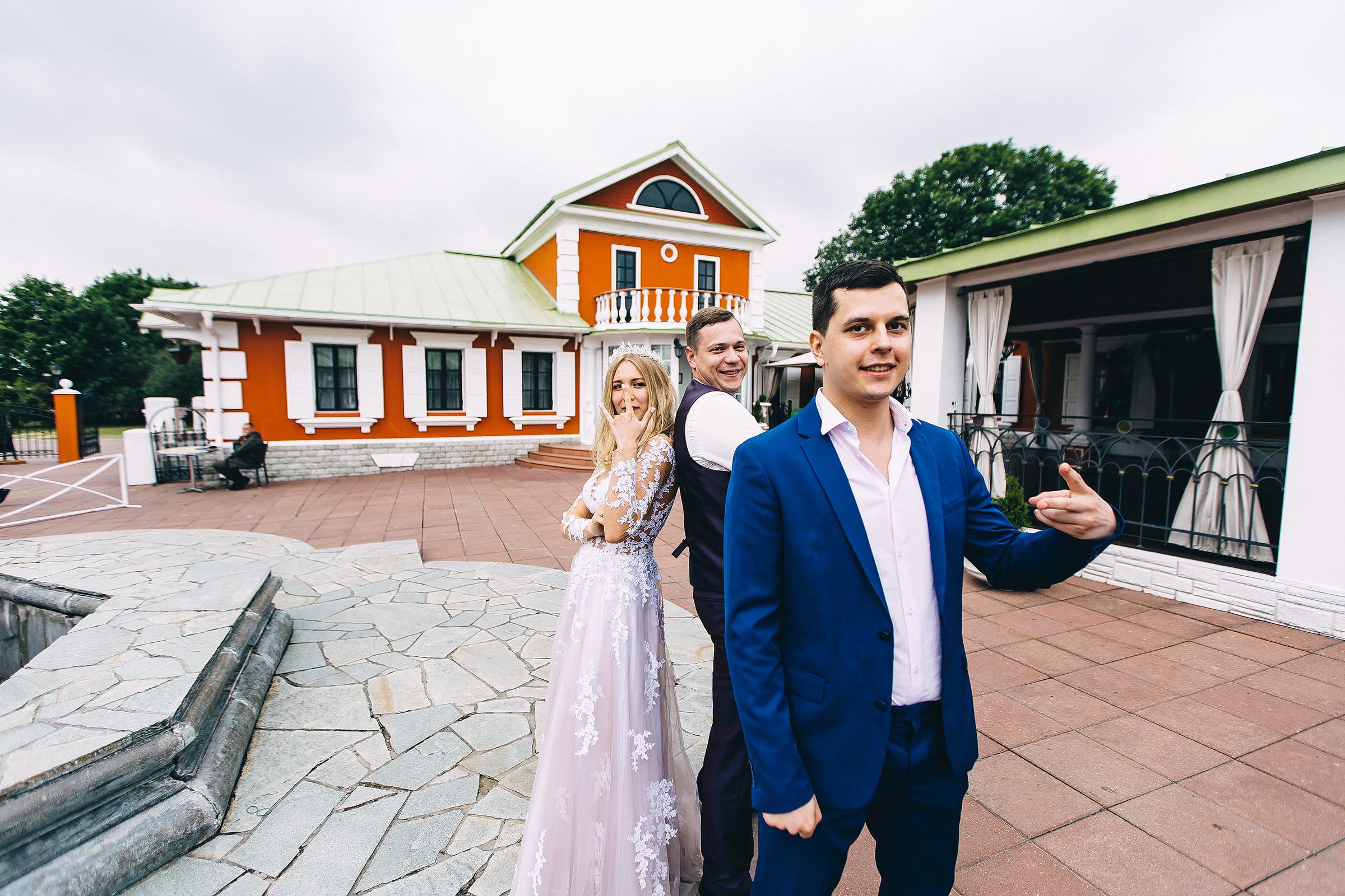 Поднимая бокалы с шампанским. Душевный фотограф Ваших самых ярких событий Марина Погребняк