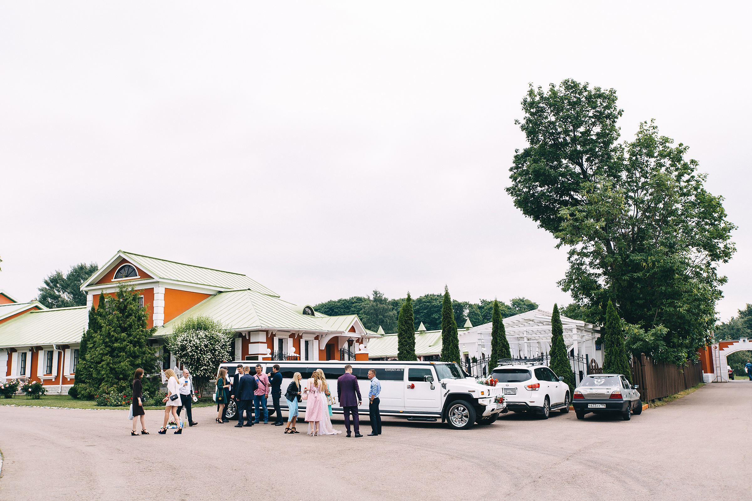 Поднимая бокалы с шампанским. Душевный фотограф Ваших самых ярких событий Марина Погребняк
