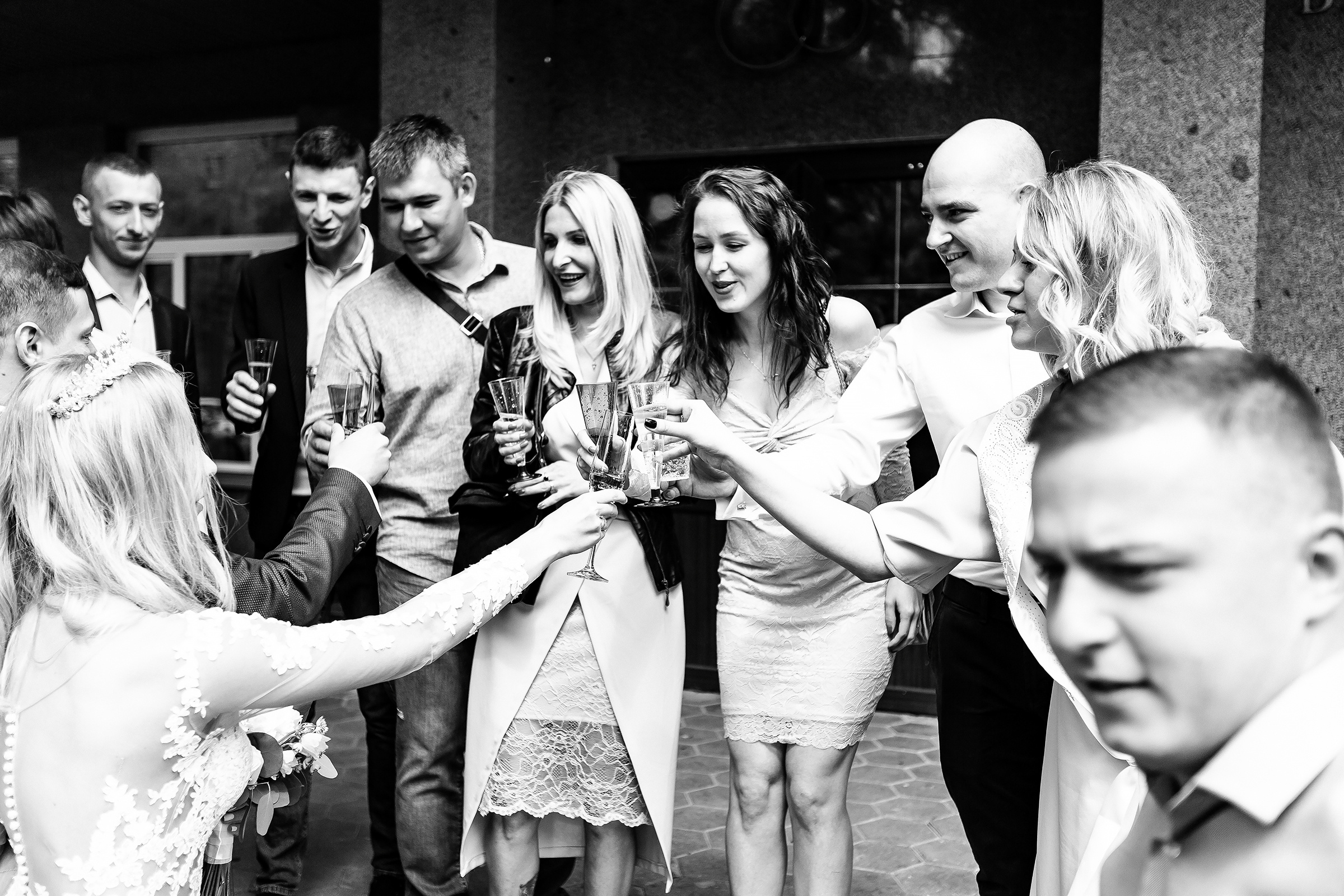Поднимая бокалы с шампанским. Душевный фотограф Ваших самых ярких событий Марина Погребняк