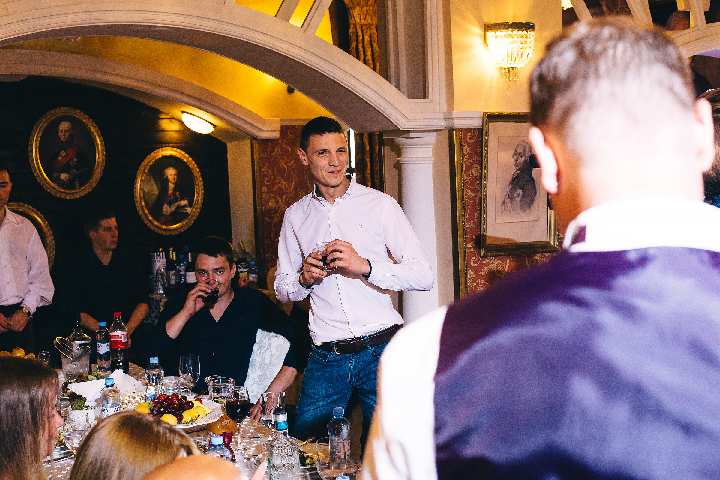 Поднимая бокалы с шампанским. Душевный фотограф Ваших самых ярких событий Марина Погребняк