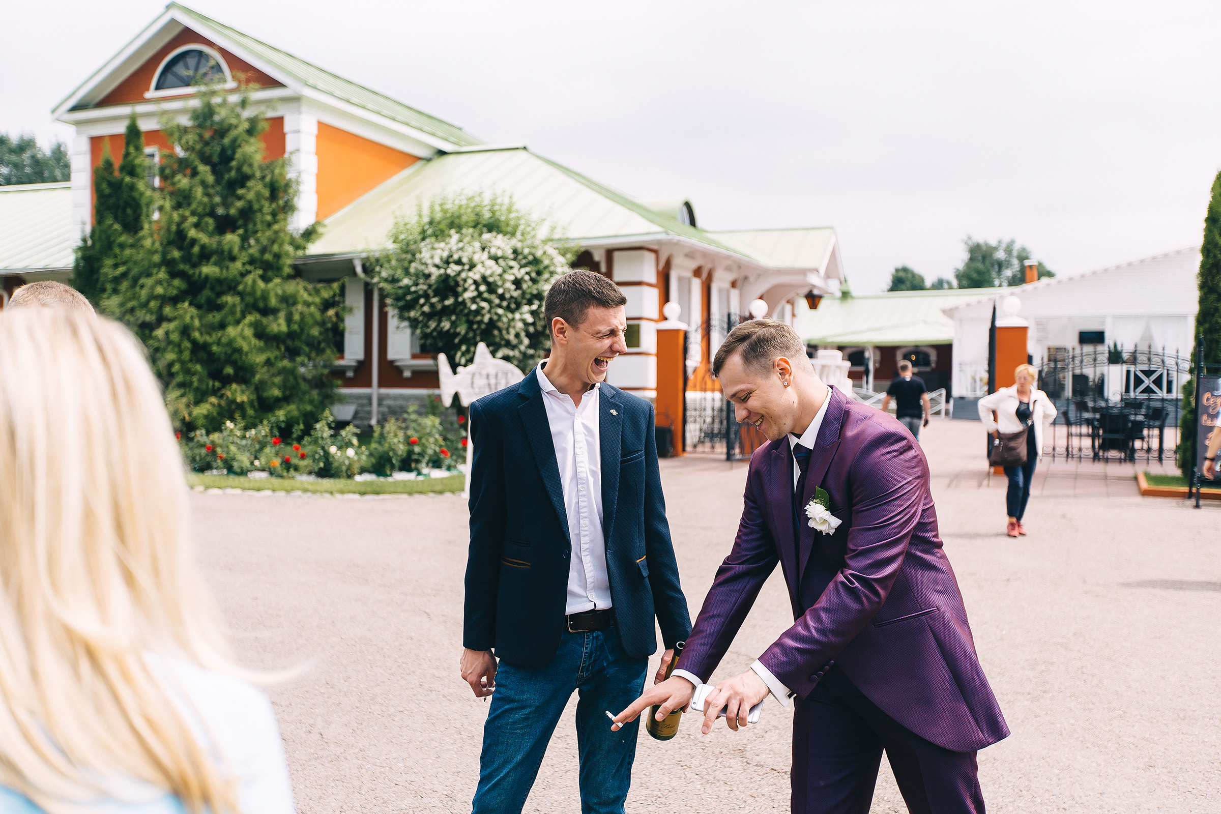 Поднимая бокалы с шампанским. Душевный фотограф Ваших самых ярких событий Марина Погребняк