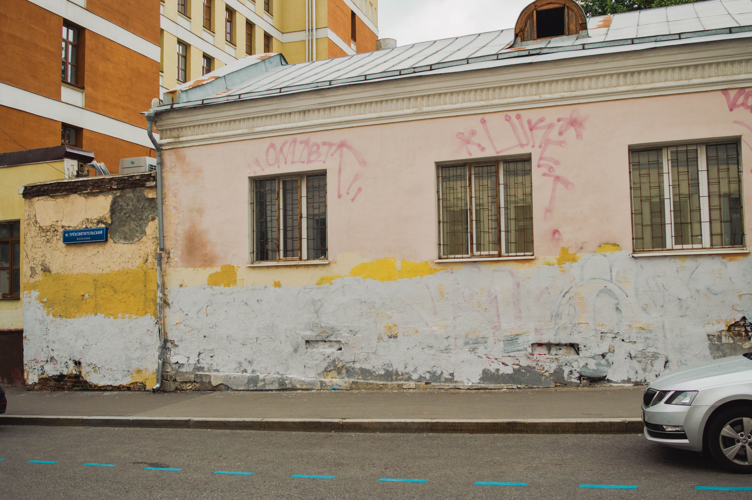Типология «Стикербомбинг в городе». Фотограф Анастасия Лощакова в Москве