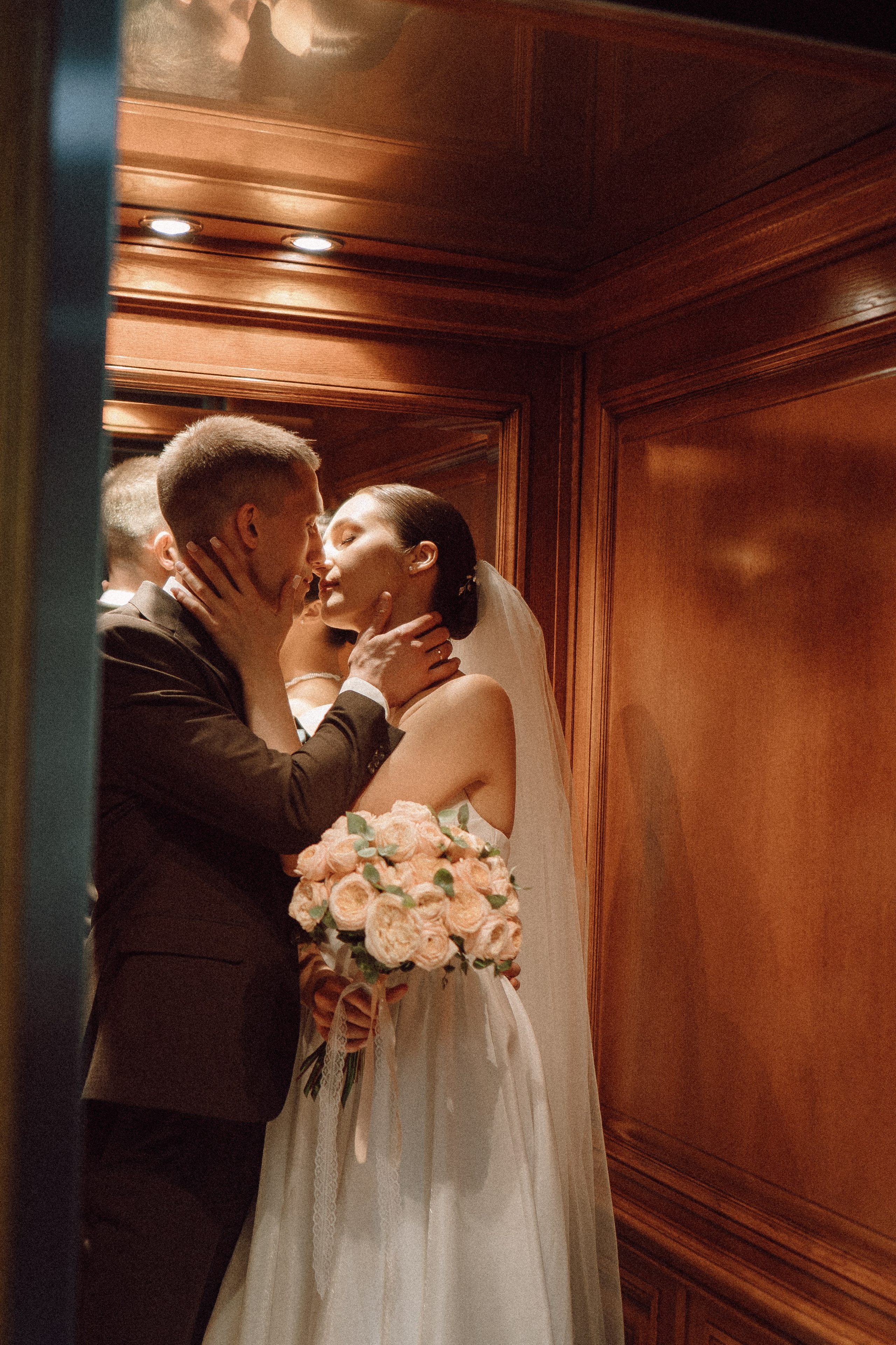 СВАДЕБНАЯ ПРОГУЛКА В САНТК-ПЕТЕРБУРГЕ (ИСАКИЕВСКИЙ СОБОР, ЗИМНЯЯ КАНАВКА, ЭРМИТАЖ И БОЛЬШАЯ МОРСКАЯ УЛИЦА). Профессиональный фотограф, Санкт-Петербург — Виктория Богомолова