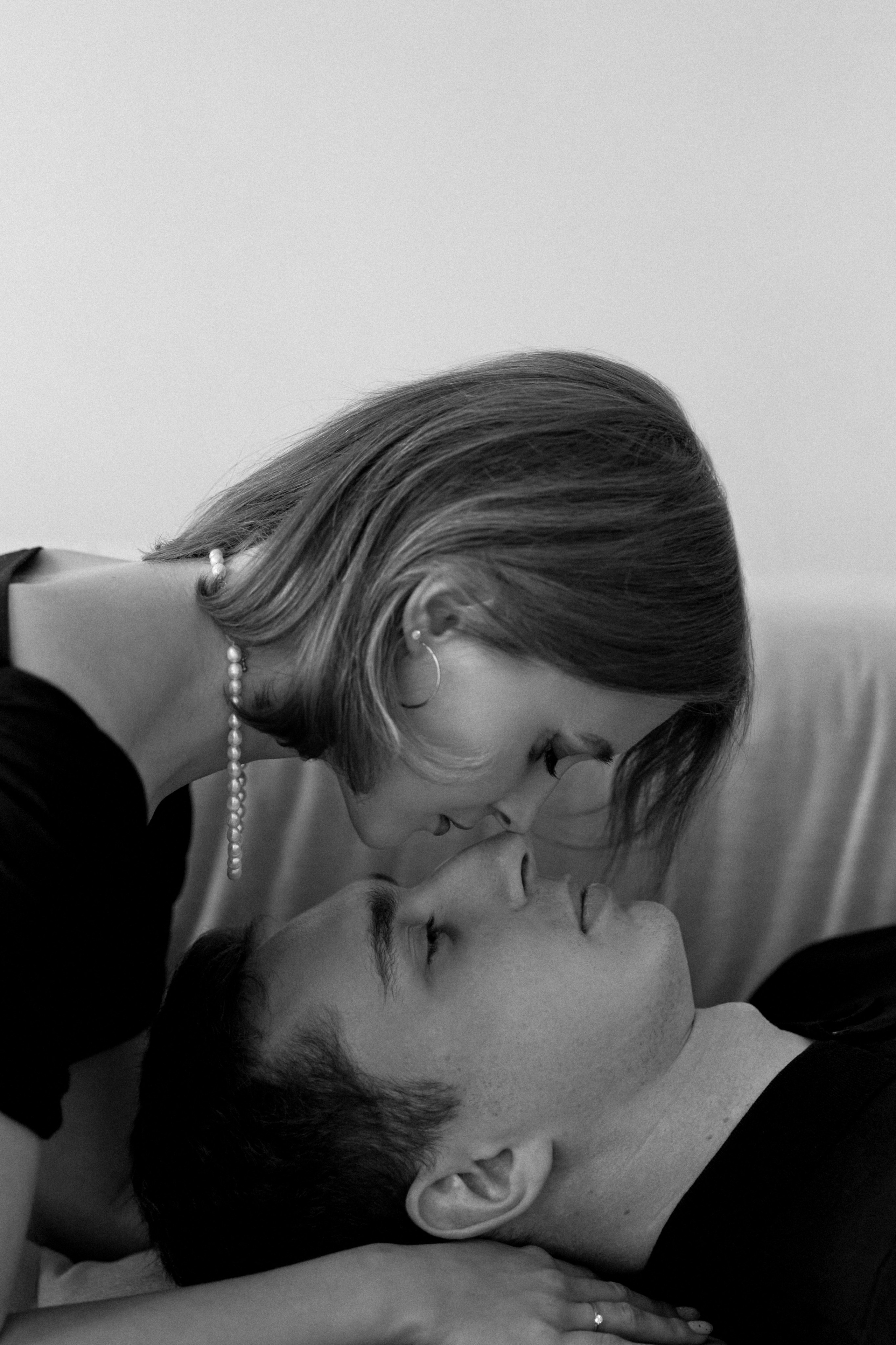 Лавстори в фотостудии в Питере. Сестры Карабаза. Фотографы и ретушеры в Москве и Санкт-Петербурге