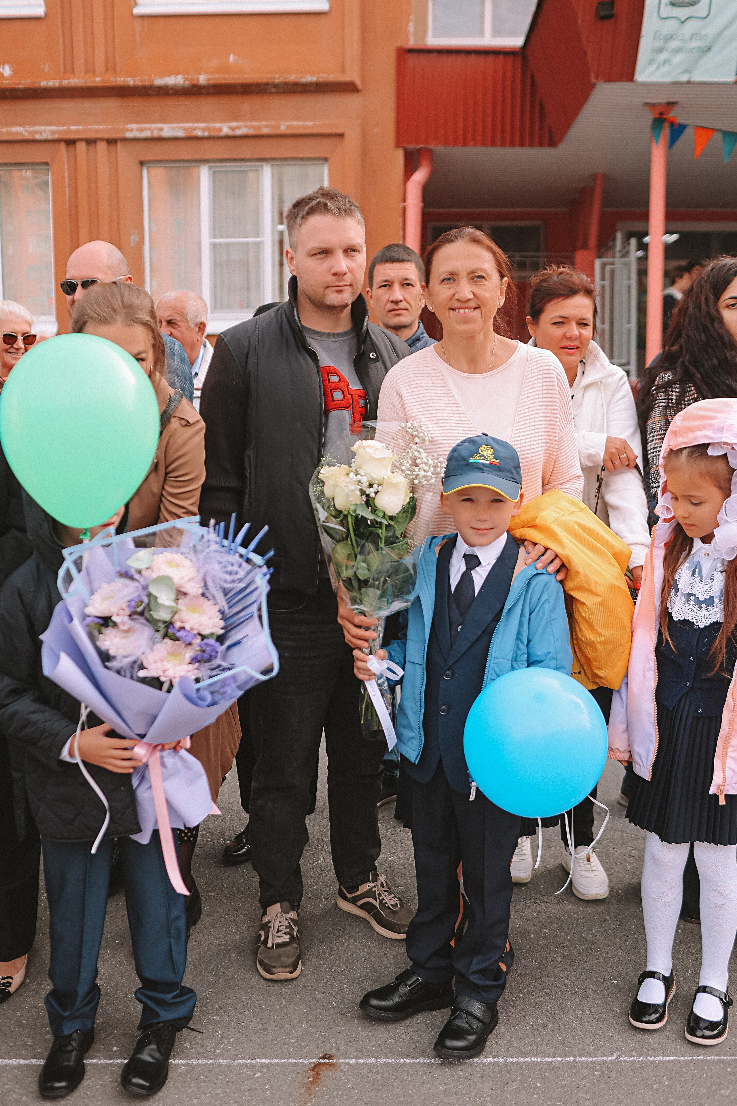 1 сентября линейка+кл час+портреты. Семейный фотограф Тюмень, фотограф на роды Салмина Мария