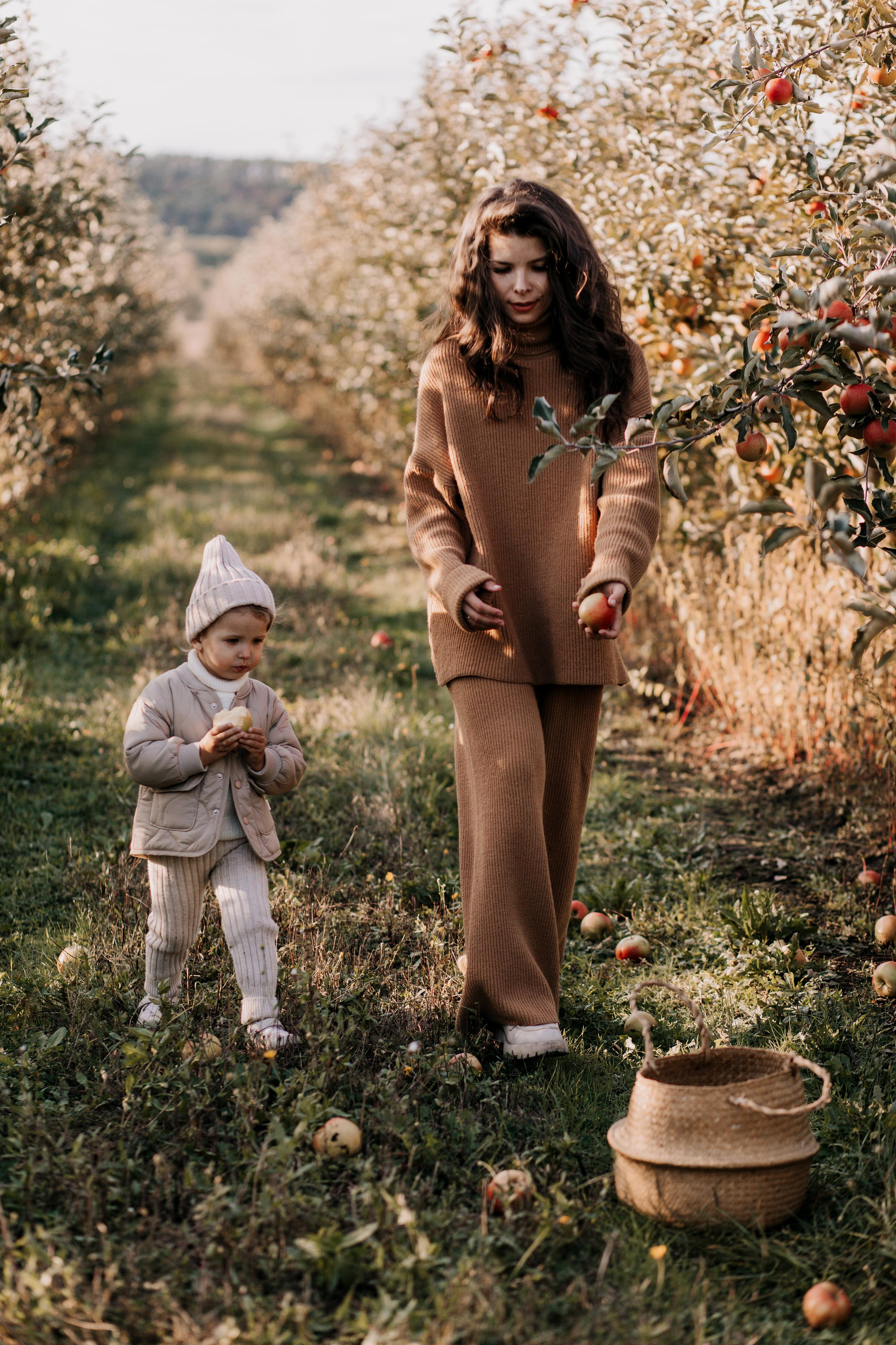 Юля, Уля и яблоки. Семейный фотограф в Белгороде Аня Никифорова