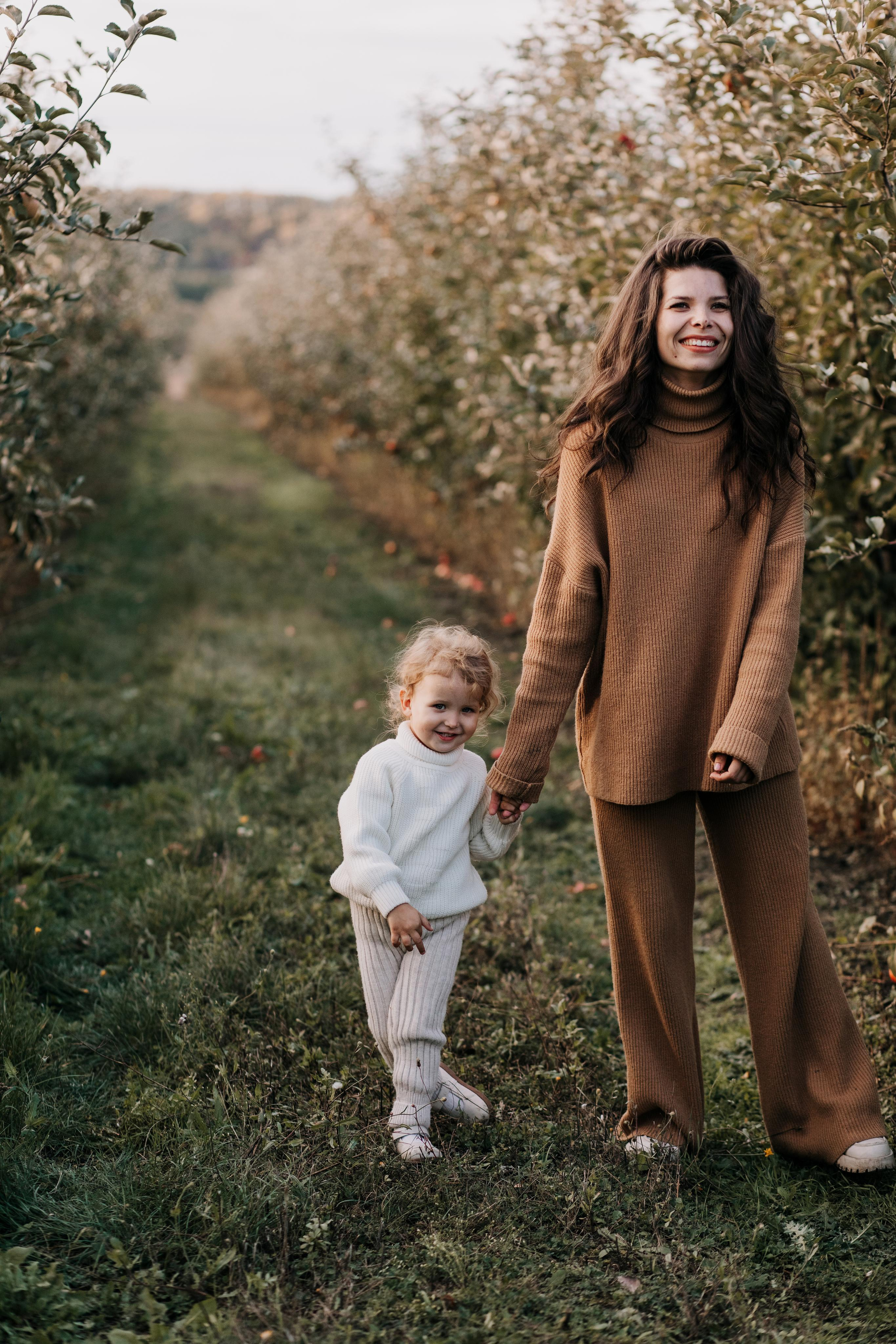 Юля, Уля и яблоки. Семейный фотограф в Белгороде Аня Никифорова