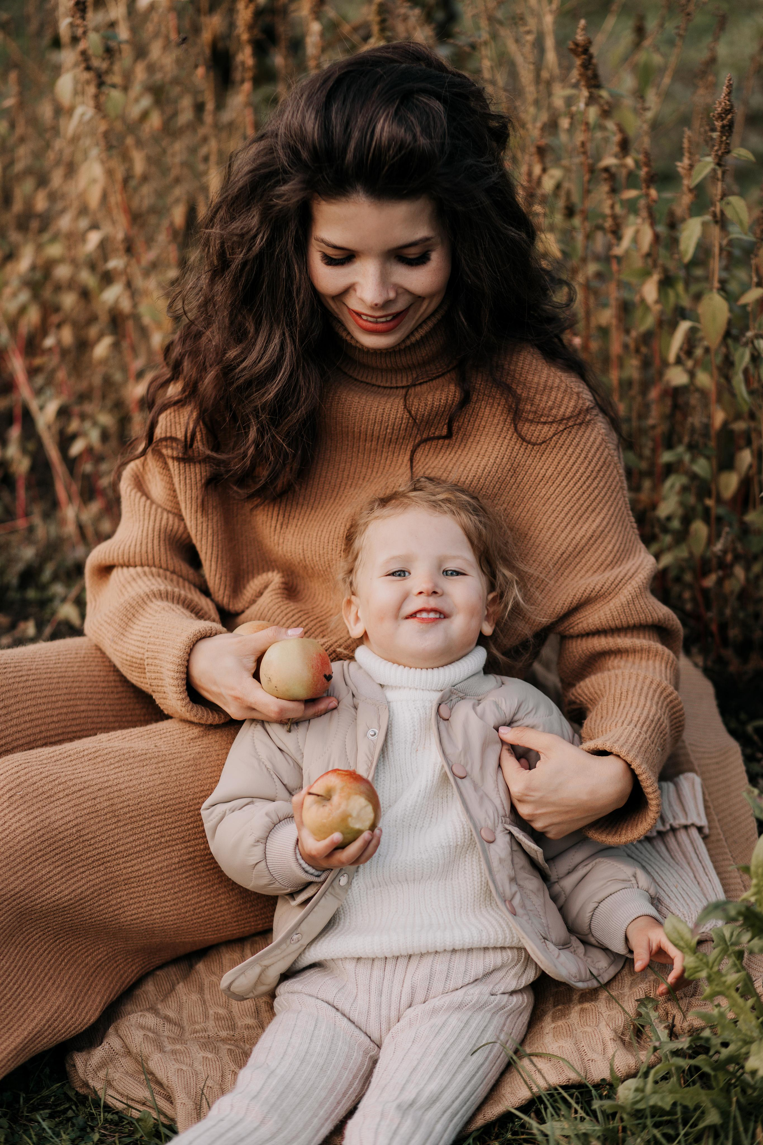 Юля, Уля и яблоки. Семейный фотограф в Белгороде Аня Никифорова