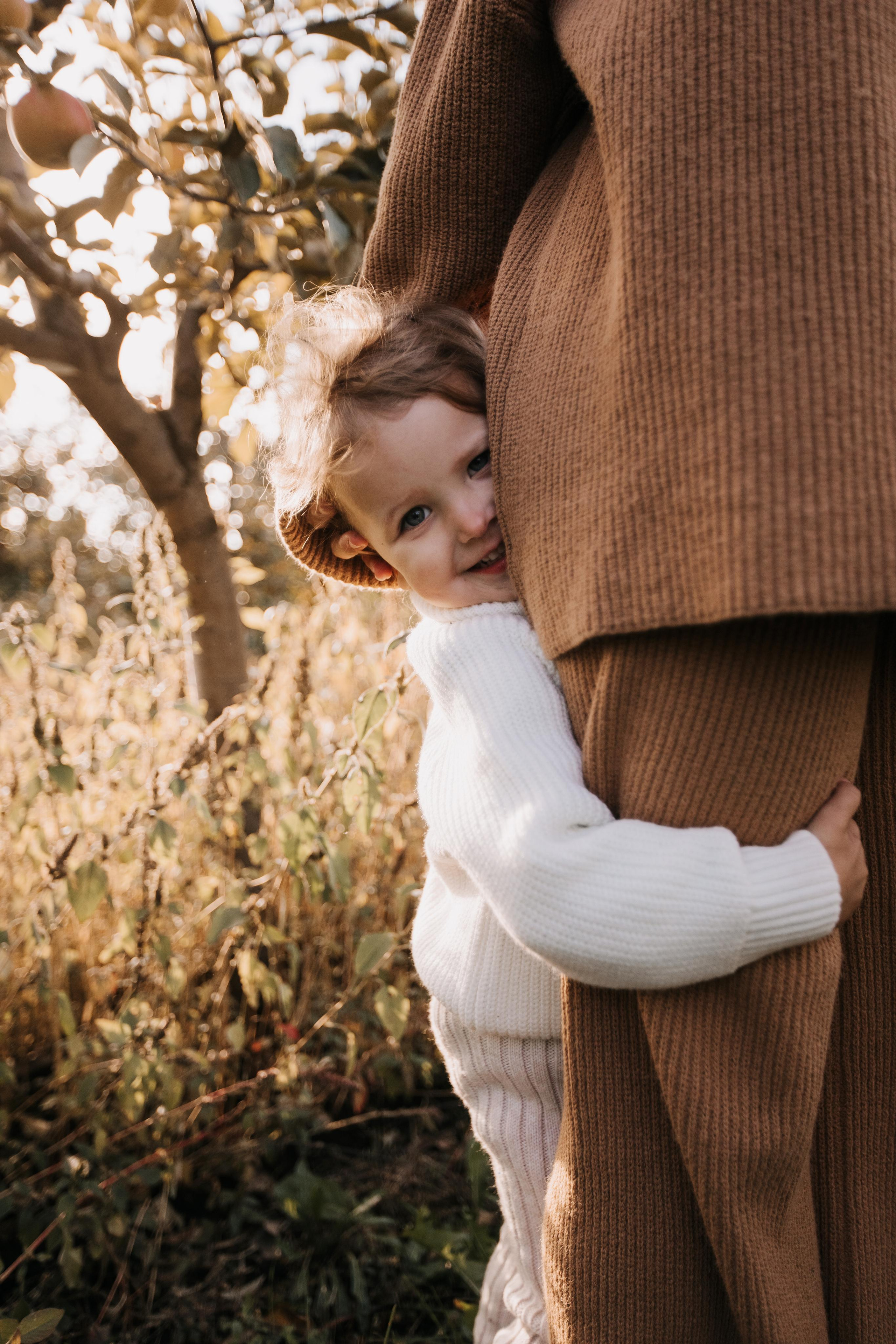 Юля, Уля и яблоки. Семейный фотограф в Белгороде Аня Никифорова