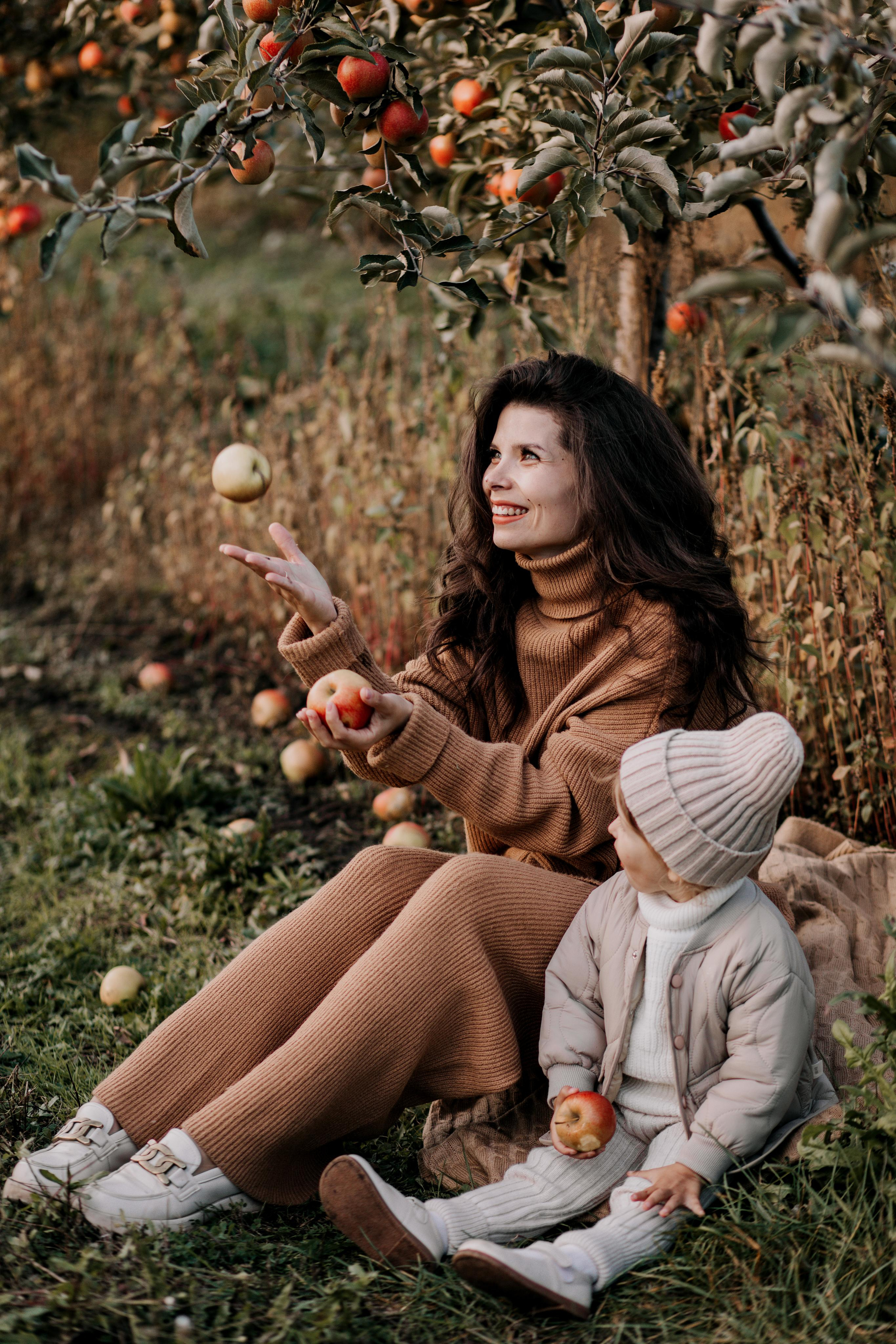 Юля, Уля и яблоки. Семейный фотограф в Белгороде Аня Никифорова