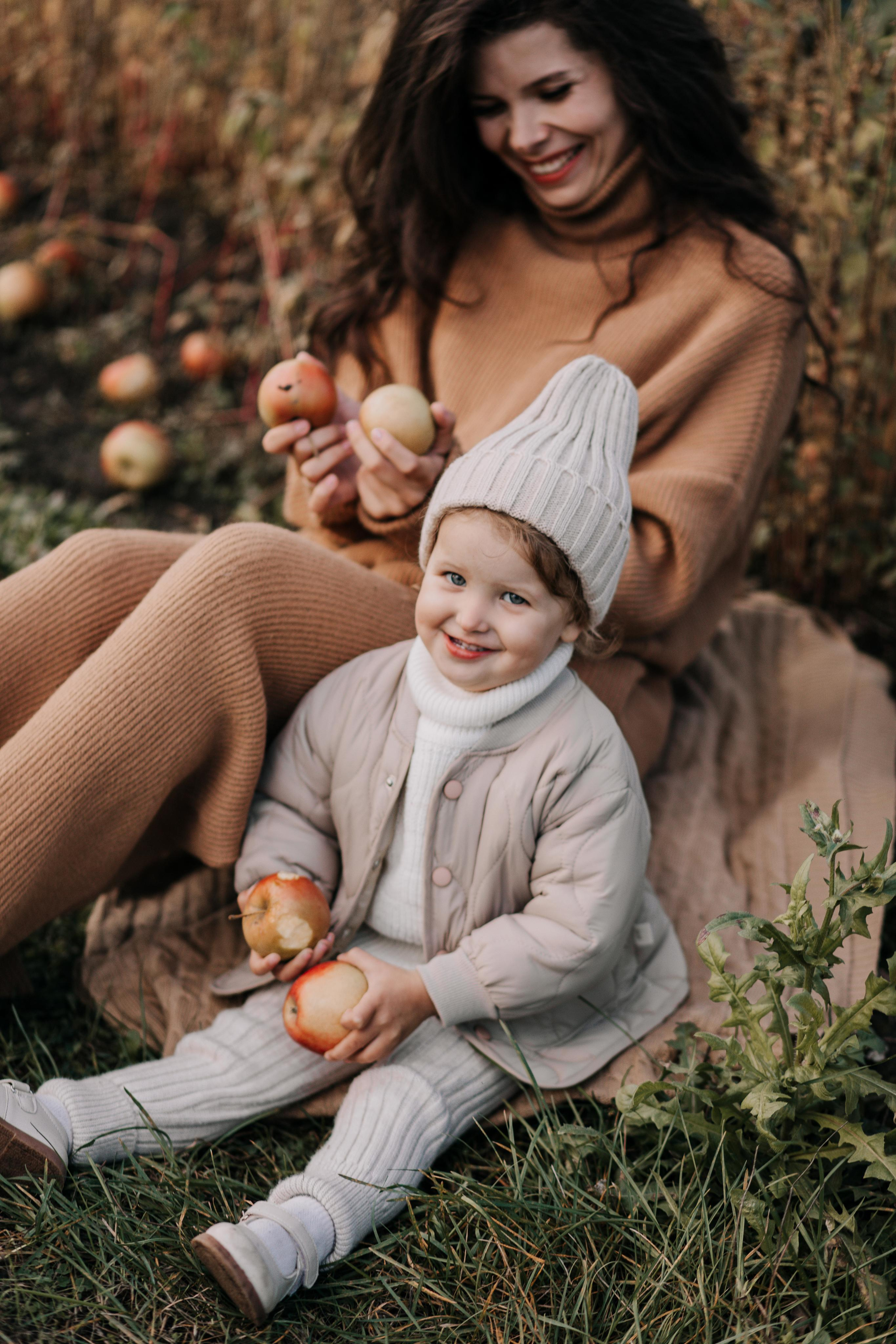 Юля, Уля и яблоки. Семейный фотограф в Белгороде Аня Никифорова