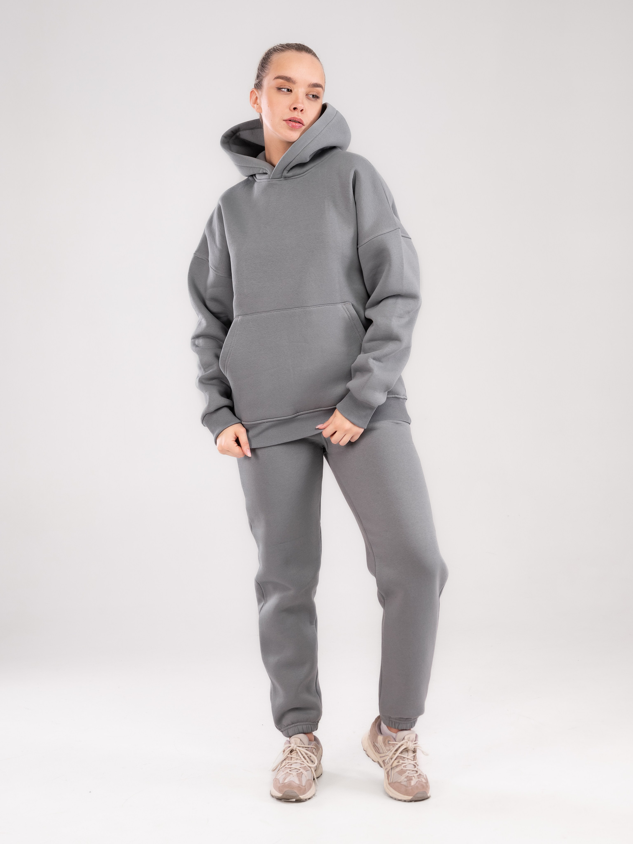 Спортивные костюмы и брюки с большой палитрой цветов!. Предметный фотограф, фото для маркетплейсов Пятигорск, КМВ