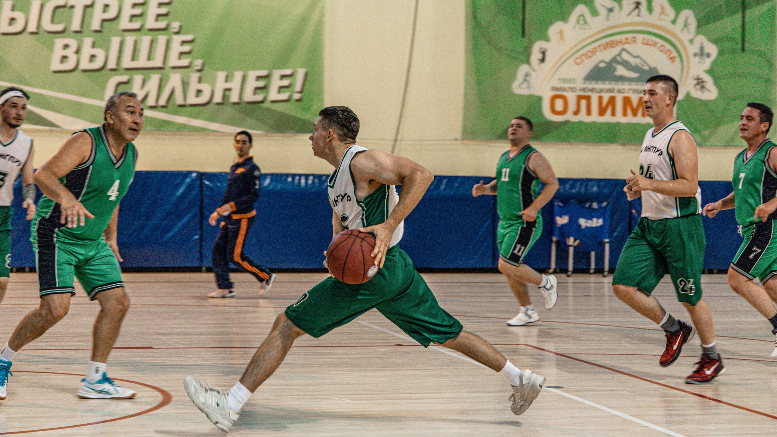 Соревнования по баскетболу в рамках городской спартакиады. Фотограф в Губкинском | Александра Артамонова