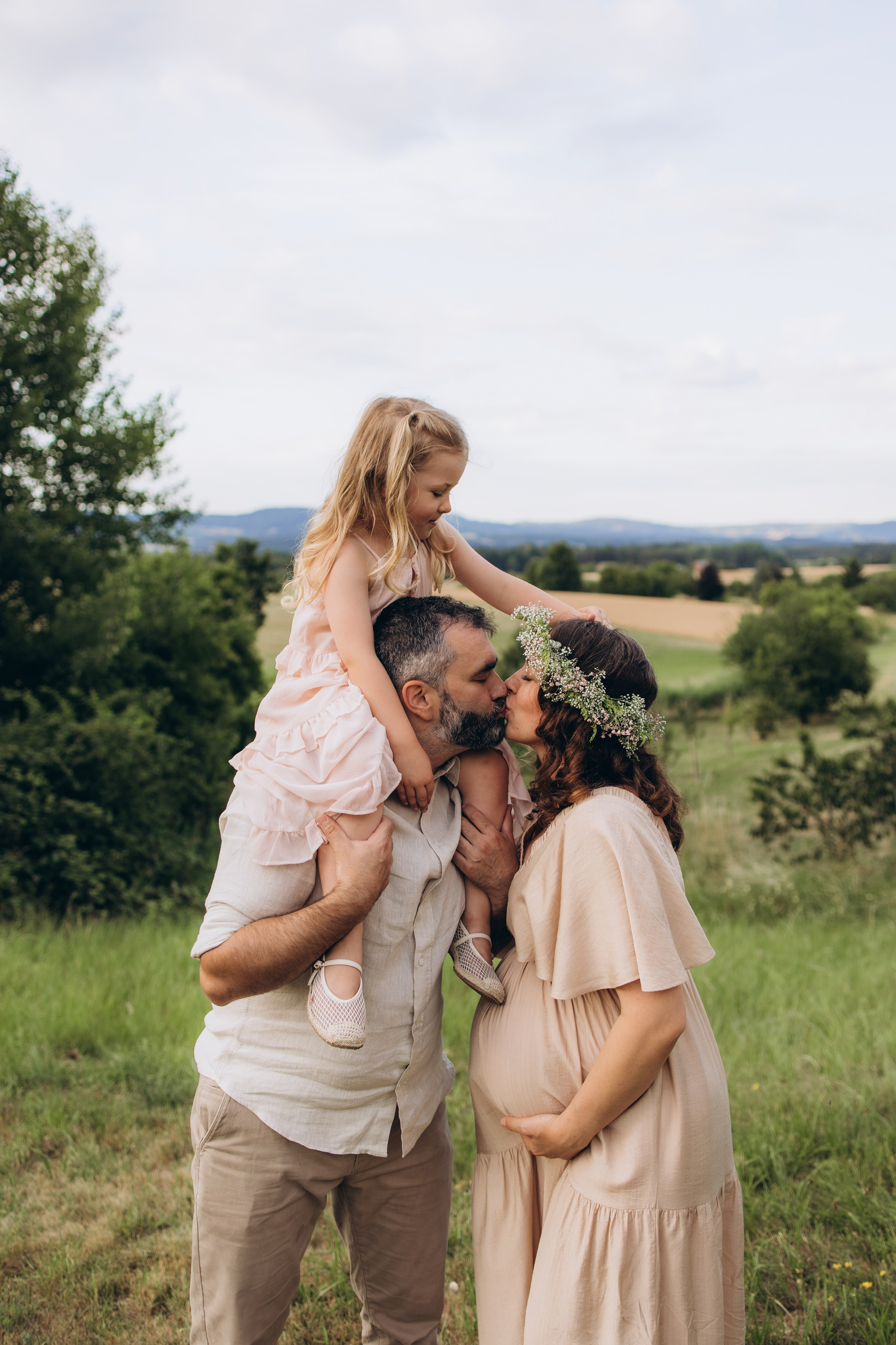 Babybauch-Shooting im Grünen. Fotografin in Erlangen, Nürnberg und Umgebung