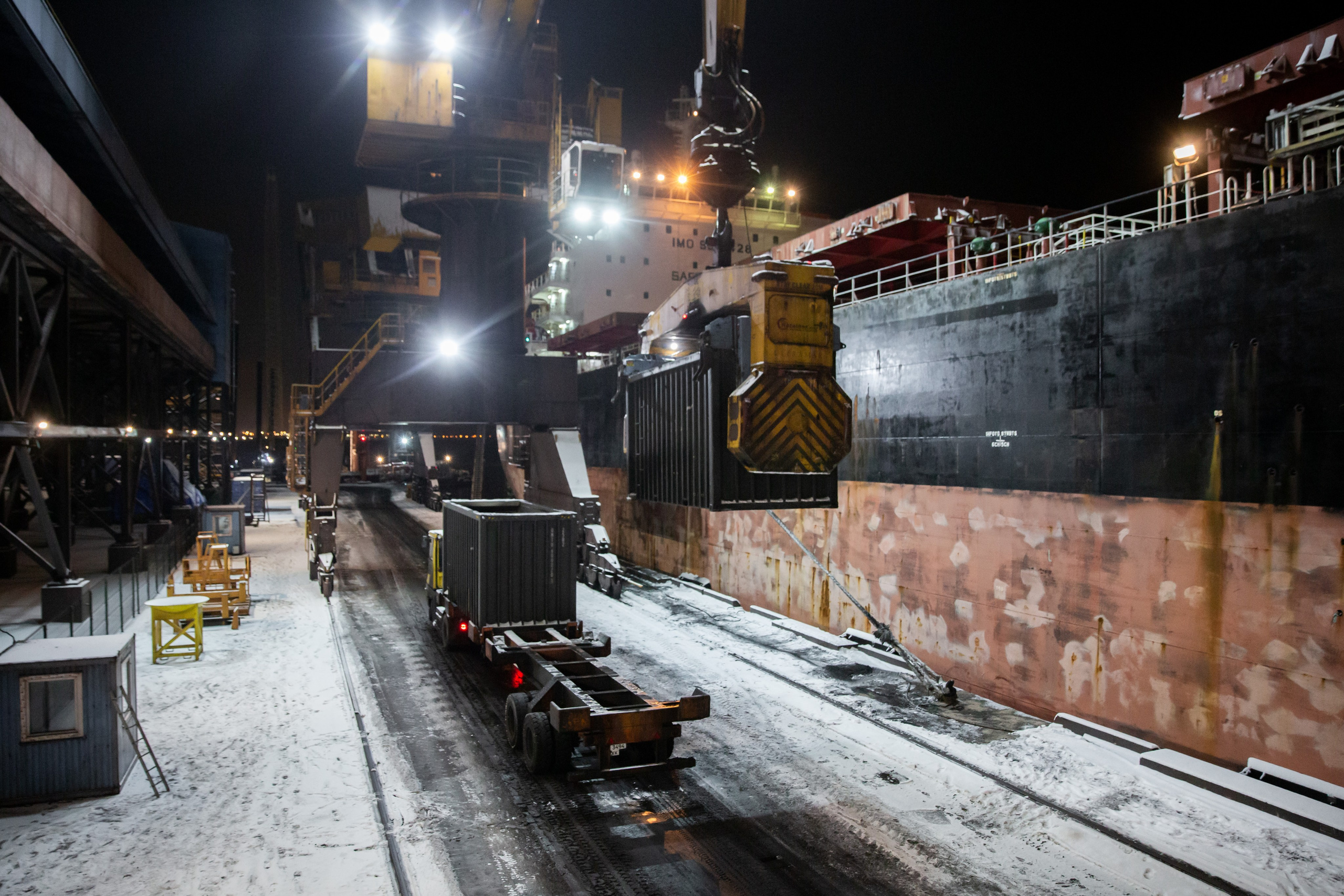 Зимняя разгрузка ULTRAMAR. Снимаю съемки