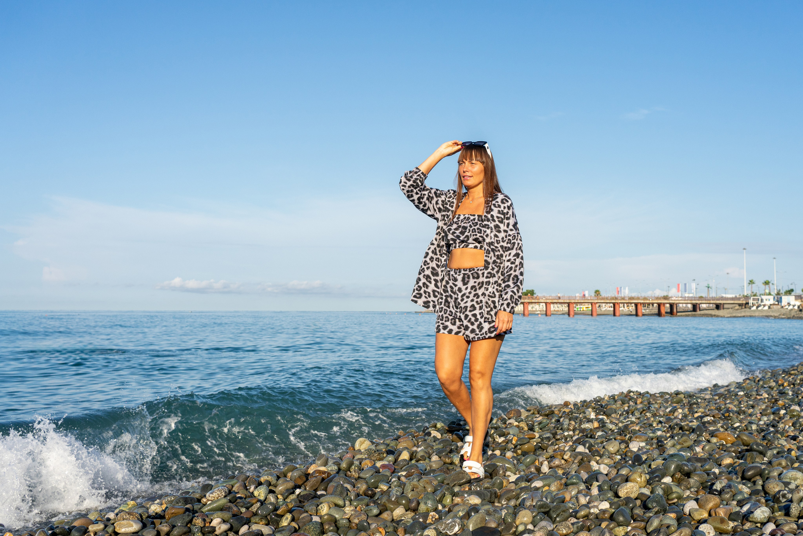 Фотосессия Юлии на море и на пальмовой аллее в Сириусе. Фотограф в Сочи Тиунова Маргарита и Тиунов Евгений